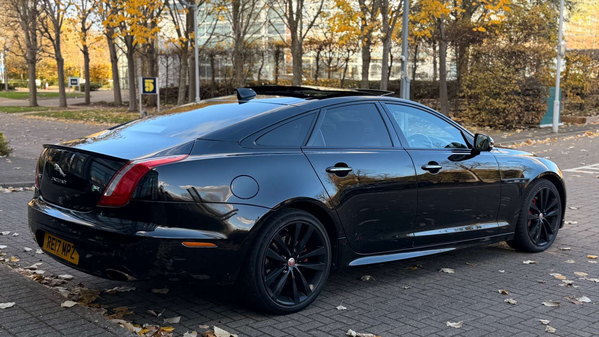 JAGUAR XJ 3.0 XJ R-Sport V6 Auto 4dr #10