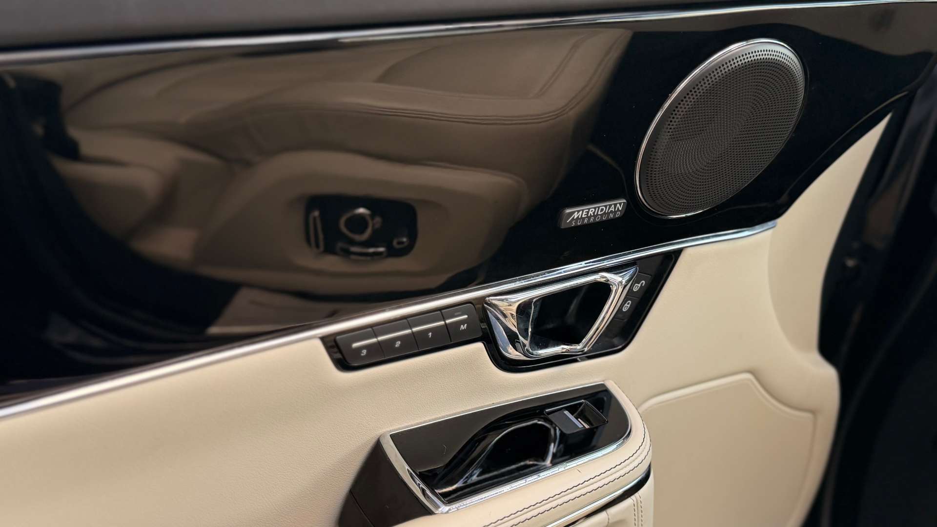 JAGUAR XJ 3.0 XJ R-Sport V6 Auto 4dr #14