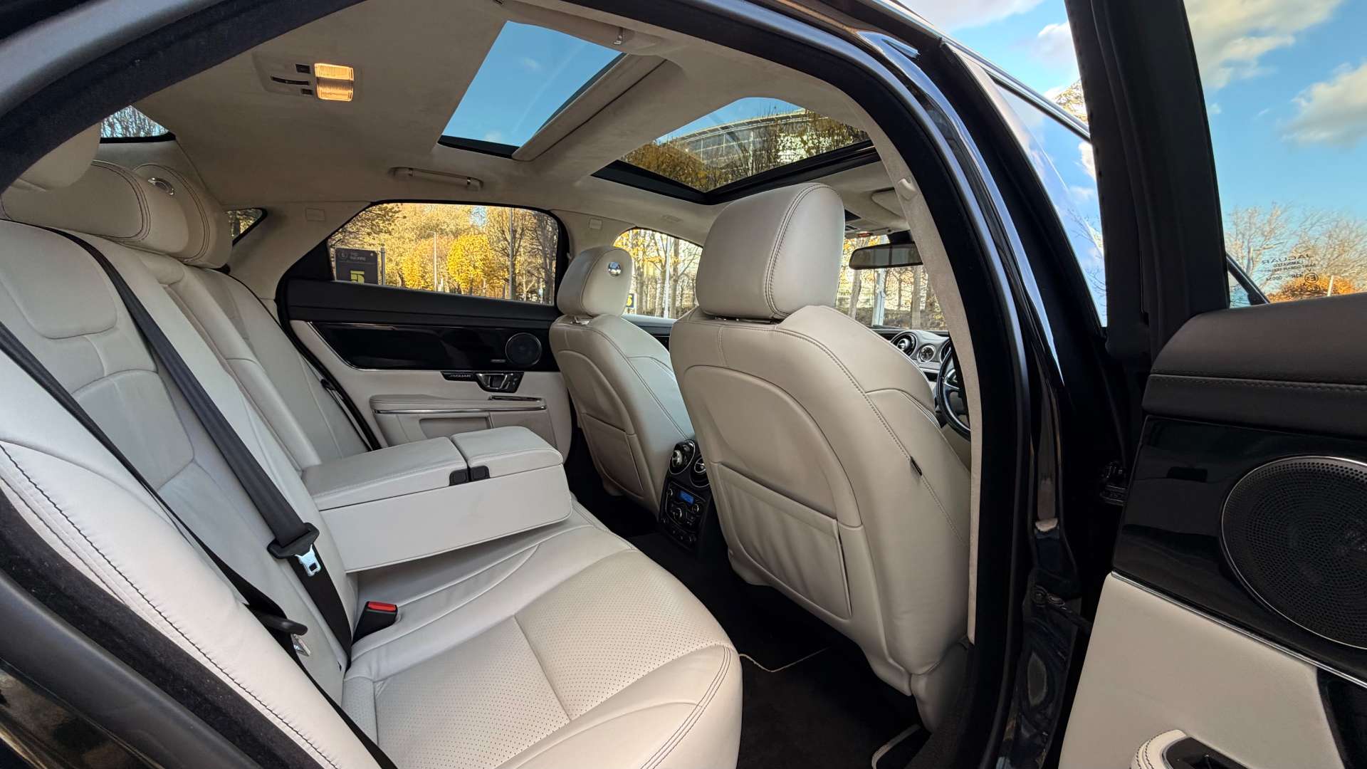 JAGUAR XJ 3.0 XJ R-Sport V6 Auto 4dr #23