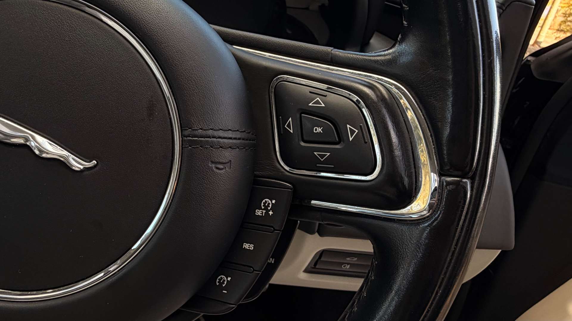 JAGUAR XJ 3.0 XJ R-Sport V6 Auto 4dr #30