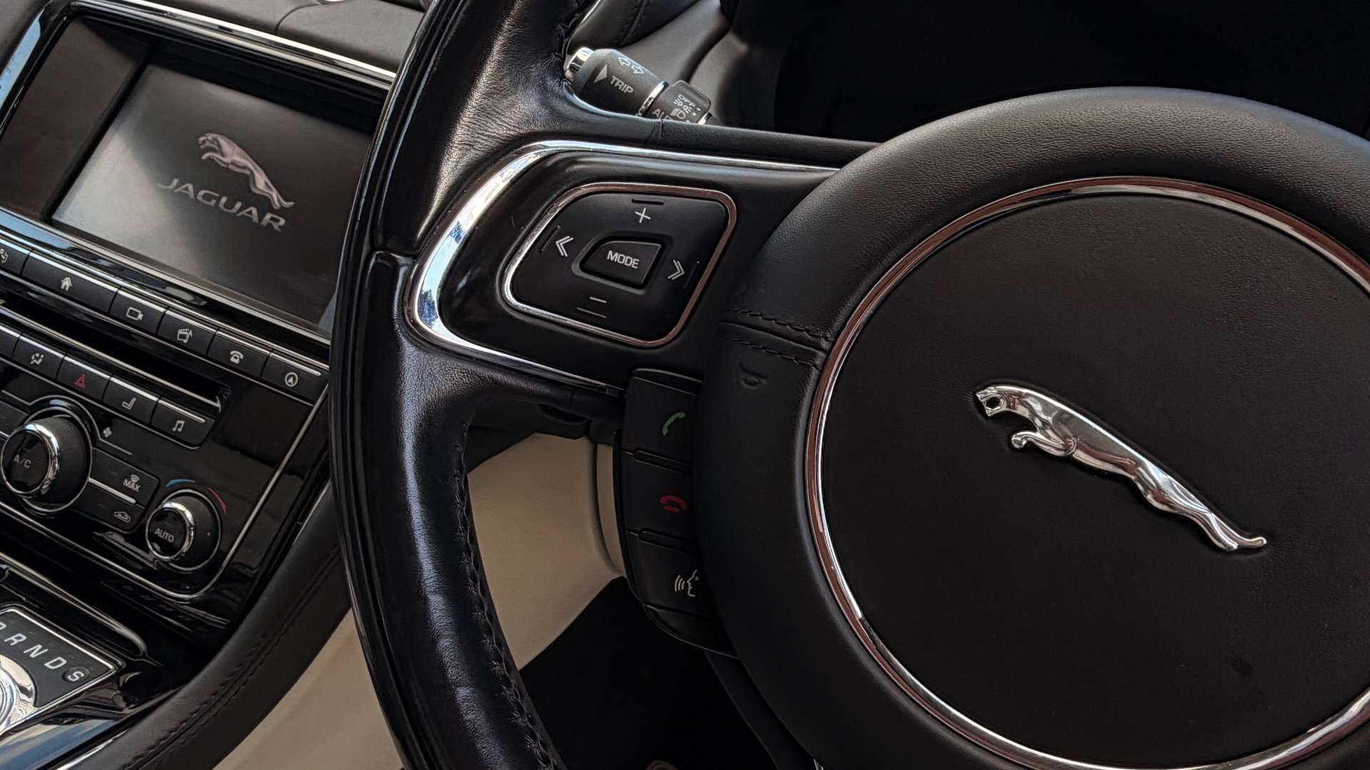 JAGUAR XJ 3.0 XJ R-Sport V6 Auto 4dr #31