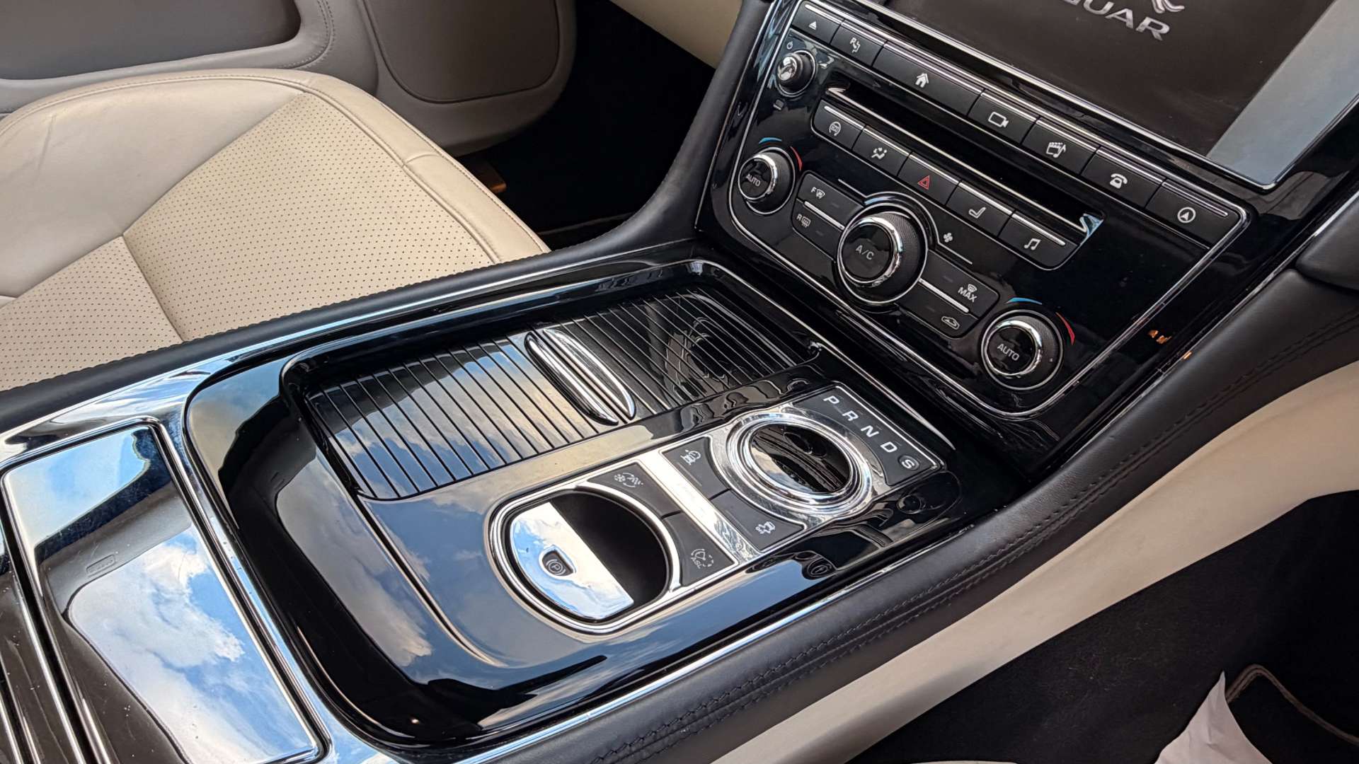 JAGUAR XJ 3.0 XJ R-Sport V6 Auto 4dr #32