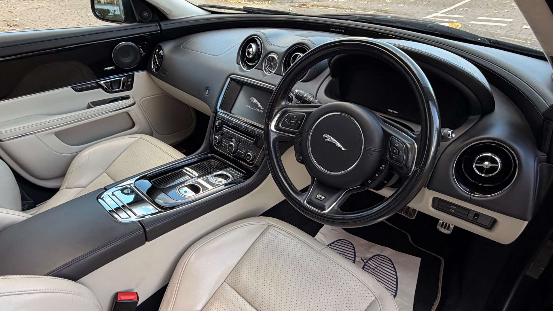 JAGUAR XJ 3.0 XJ R-Sport V6 Auto 4dr #36