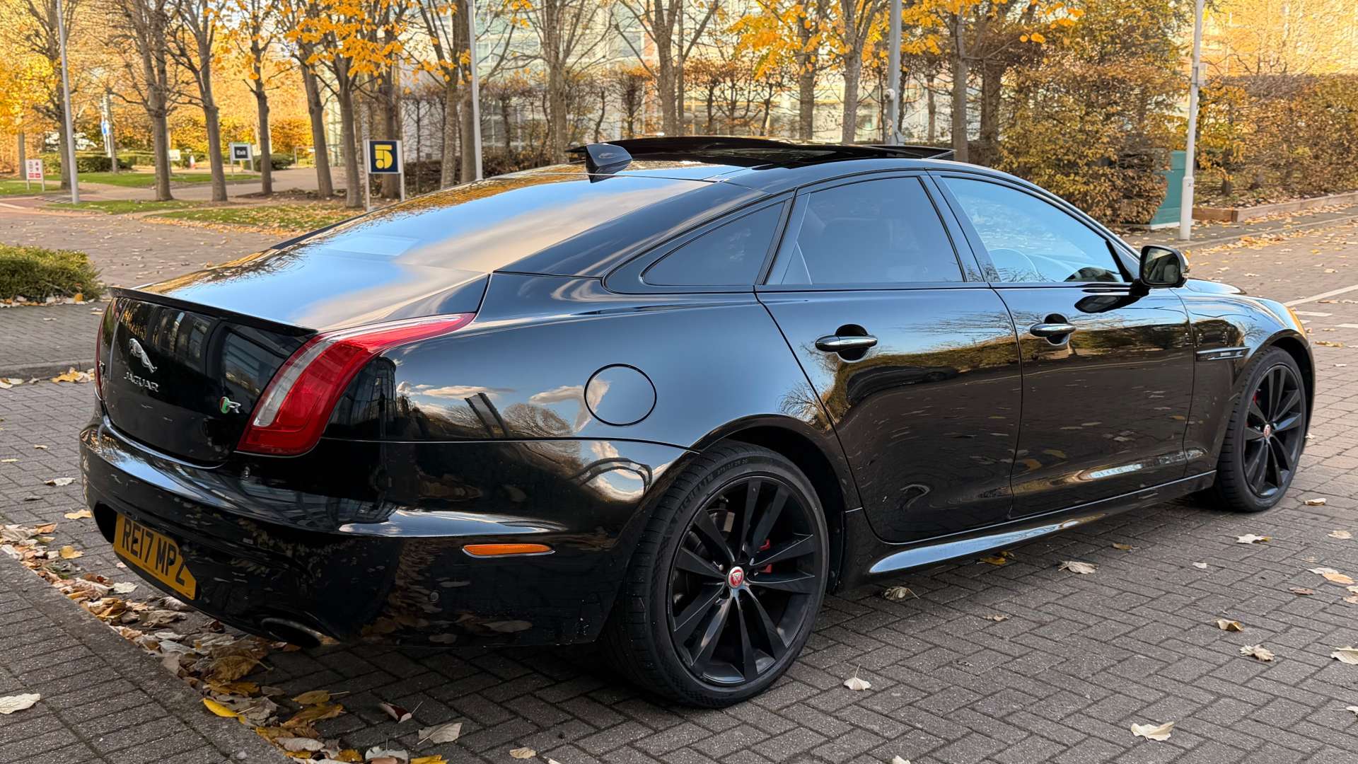 JAGUAR XJ 3.0 XJ R-Sport V6 Auto 4dr #40