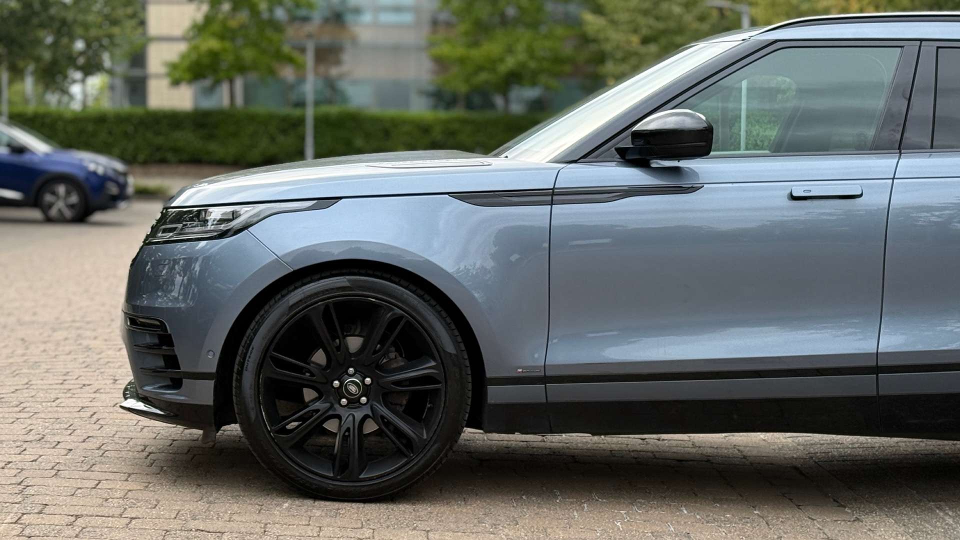 LAND ROVER RANGE ROVER VELAR 2.0 Range Rover Velar R-Dynamic HSE D240 Auto 4WD 5dr #2
