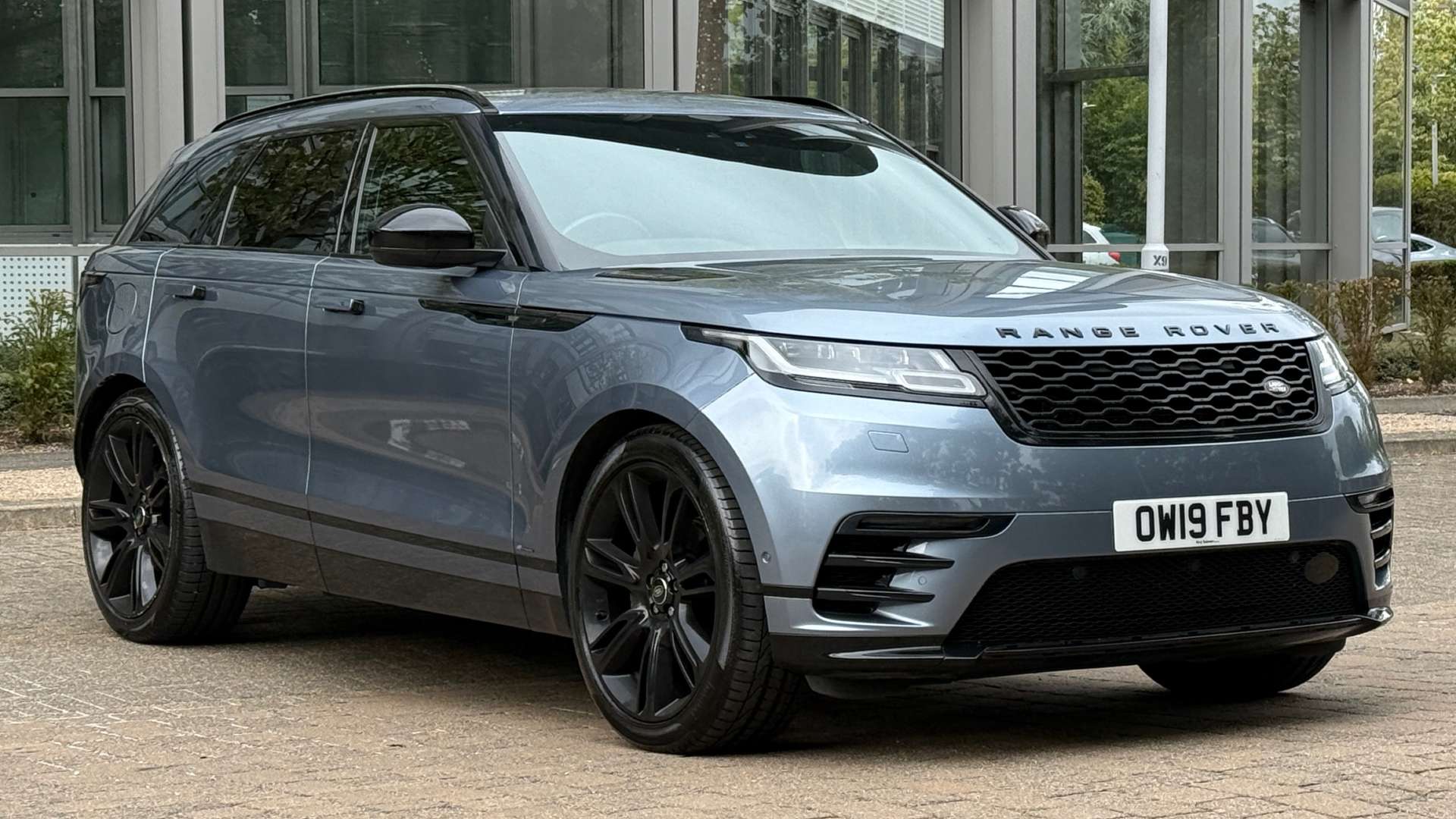 LAND ROVER RANGE ROVER VELAR 2.0 Range Rover Velar R-Dynamic HSE D240 Auto 4WD 5dr #3