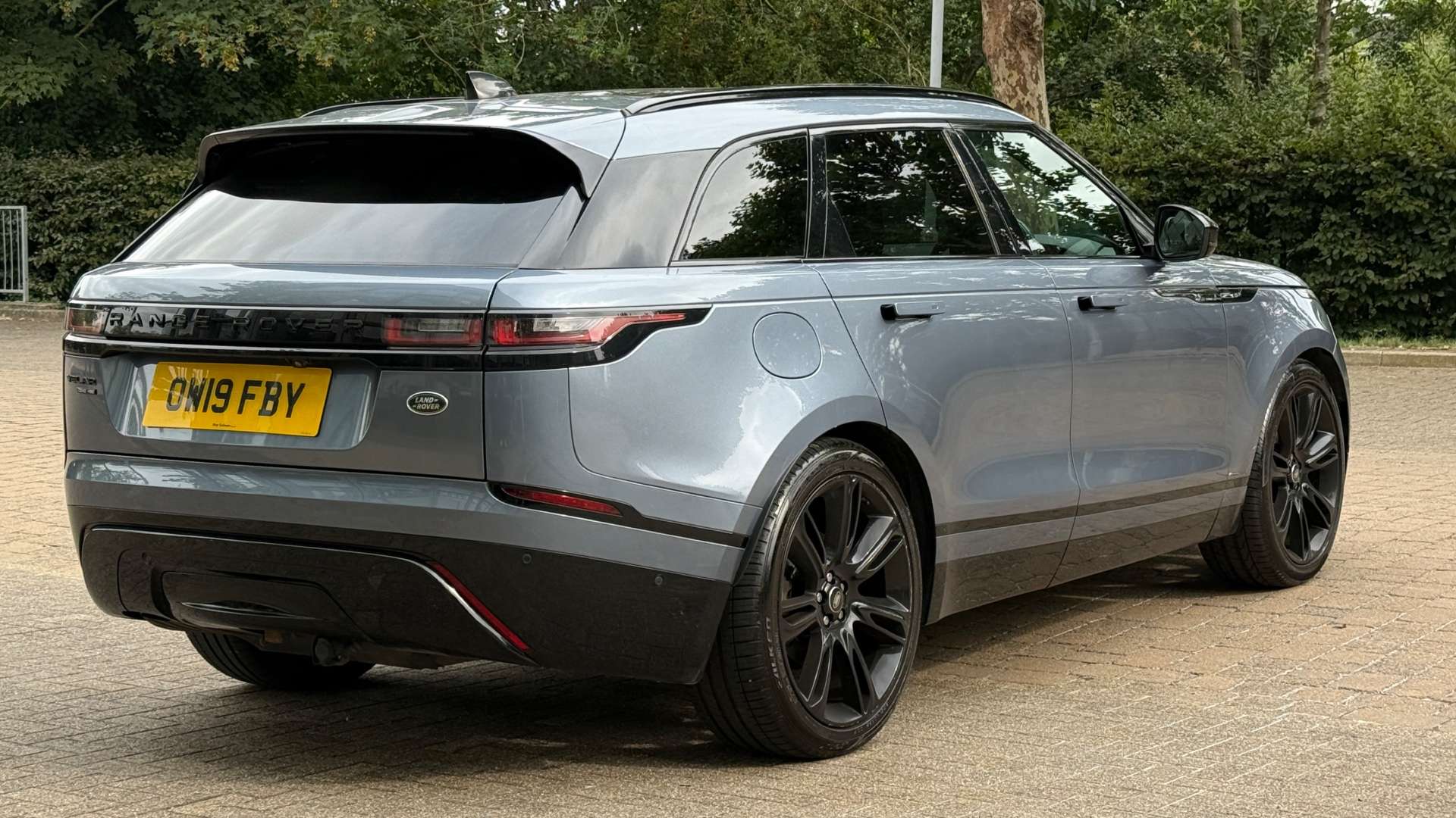 LAND ROVER RANGE ROVER VELAR 2.0 Range Rover Velar R-Dynamic HSE D240 Auto 4WD 5dr #8