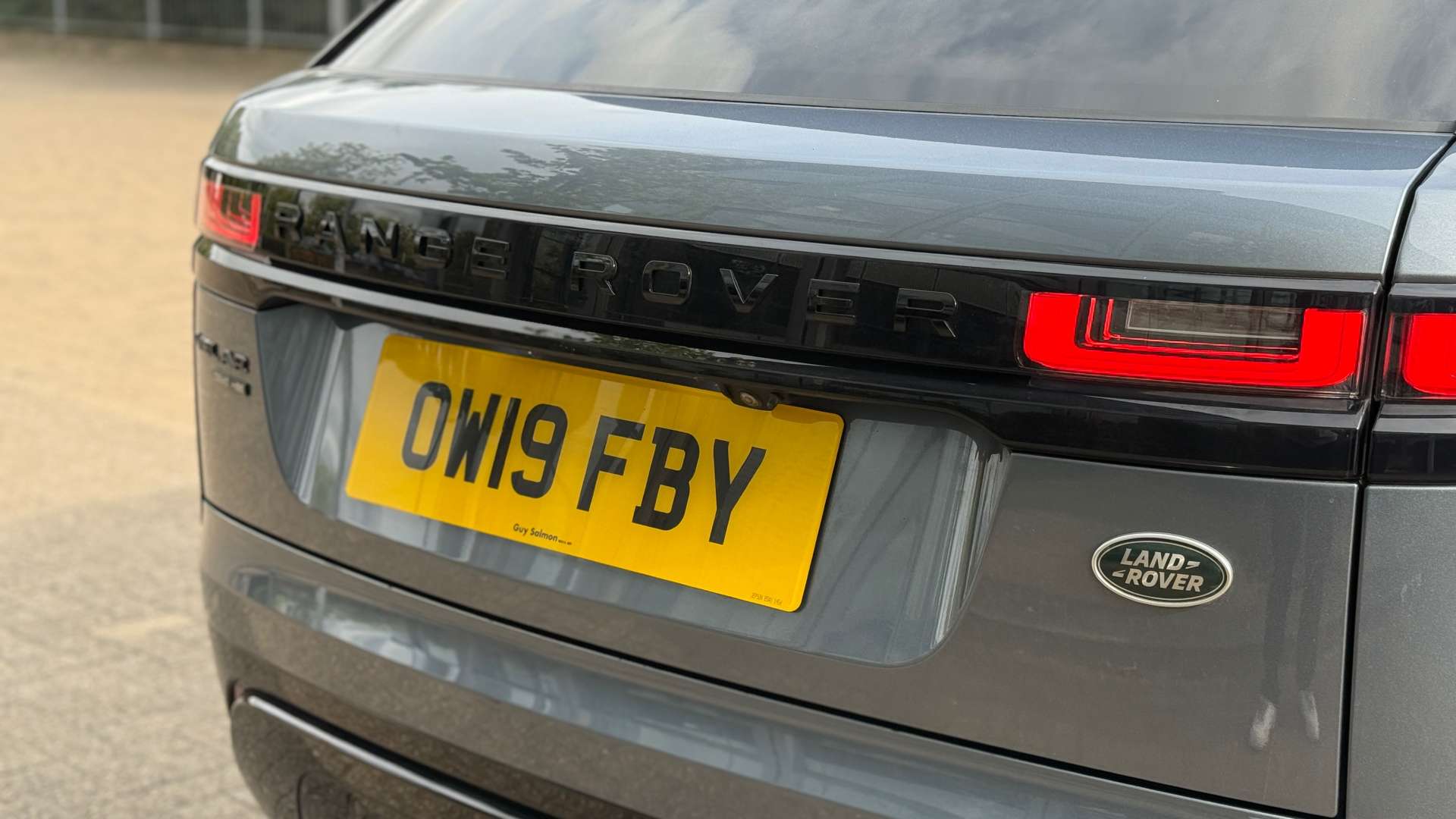 LAND ROVER RANGE ROVER VELAR 2.0 Range Rover Velar R-Dynamic HSE D240 Auto 4WD 5dr #30