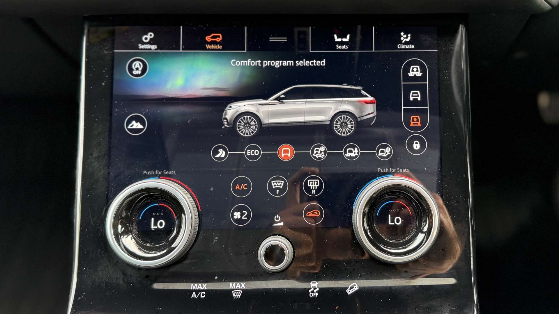 LAND ROVER RANGE ROVER VELAR 2.0 Range Rover Velar R-Dynamic HSE D240 Auto 4WD 5dr #40
