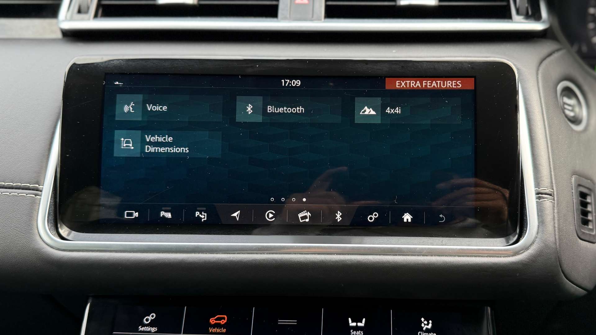 LAND ROVER RANGE ROVER VELAR 2.0 Range Rover Velar R-Dynamic HSE D240 Auto 4WD 5dr #47