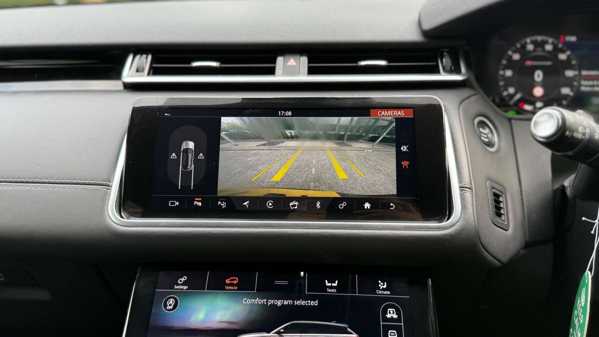 LAND ROVER RANGE ROVER VELAR 2.0 Range Rover Velar R-Dynamic HSE D240 Auto 4WD 5dr #54