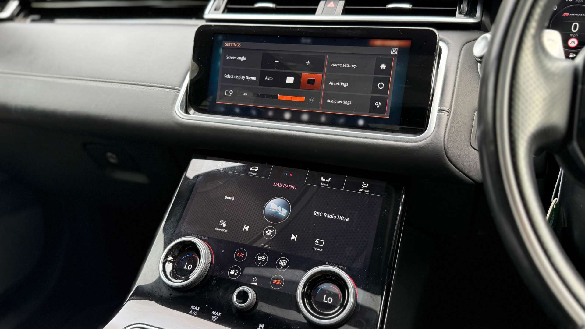 LAND ROVER RANGE ROVER VELAR 2.0 Range Rover Velar R-Dynamic HSE D240 Auto 4WD 5dr #60