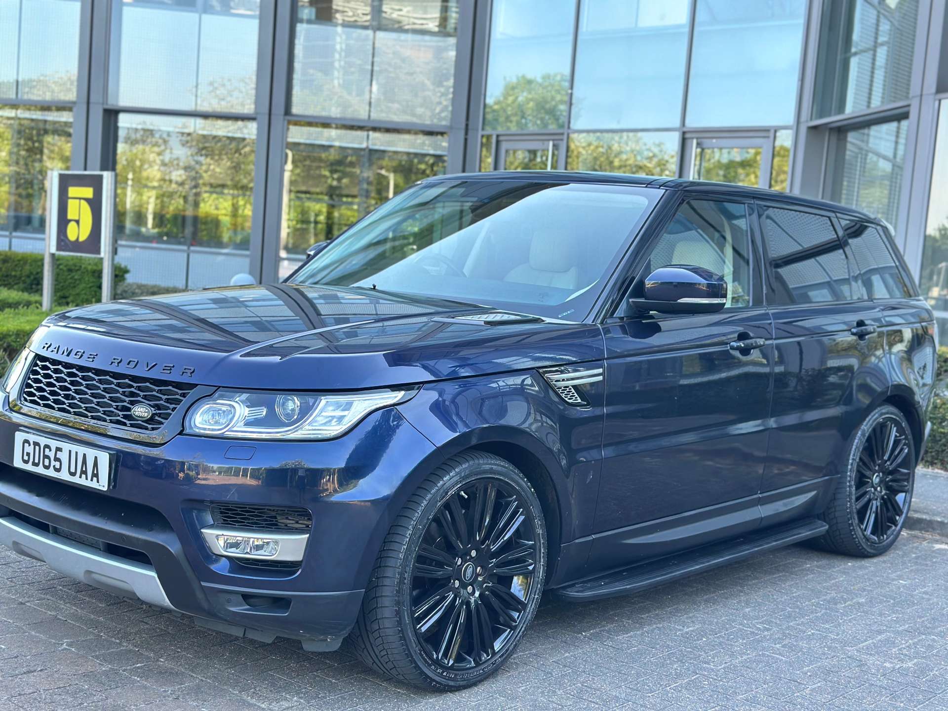LAND ROVER RANGE ROVER SPORT 3.0 Range Rover Sport HSE SDV6 Auto 4WD 5dr #24