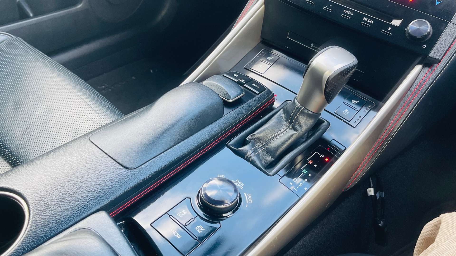 LEXUS IS 2.5 IS 300h F Sport CVT 4dr #26