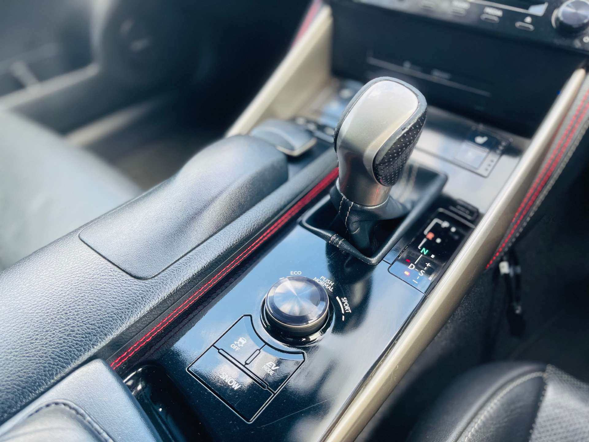 LEXUS IS 2.5 IS 300h F Sport CVT 4dr #29