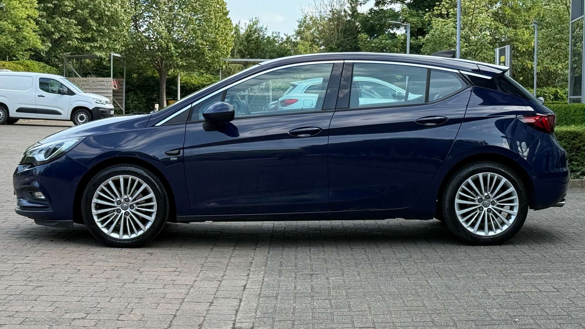 VAUXHALL ASTRA 1.6 Astra Elite Nav S/S 5dr #3