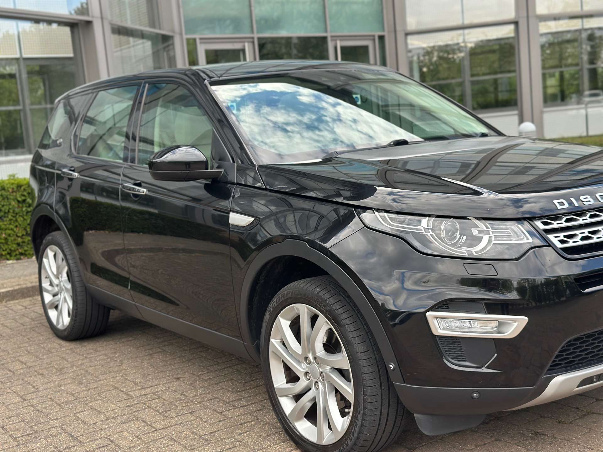 LAND ROVER DISCOVERY SPORT 2.0 Discovery Sport Luxury HSE TD4 Auto 4WD 5dr #3