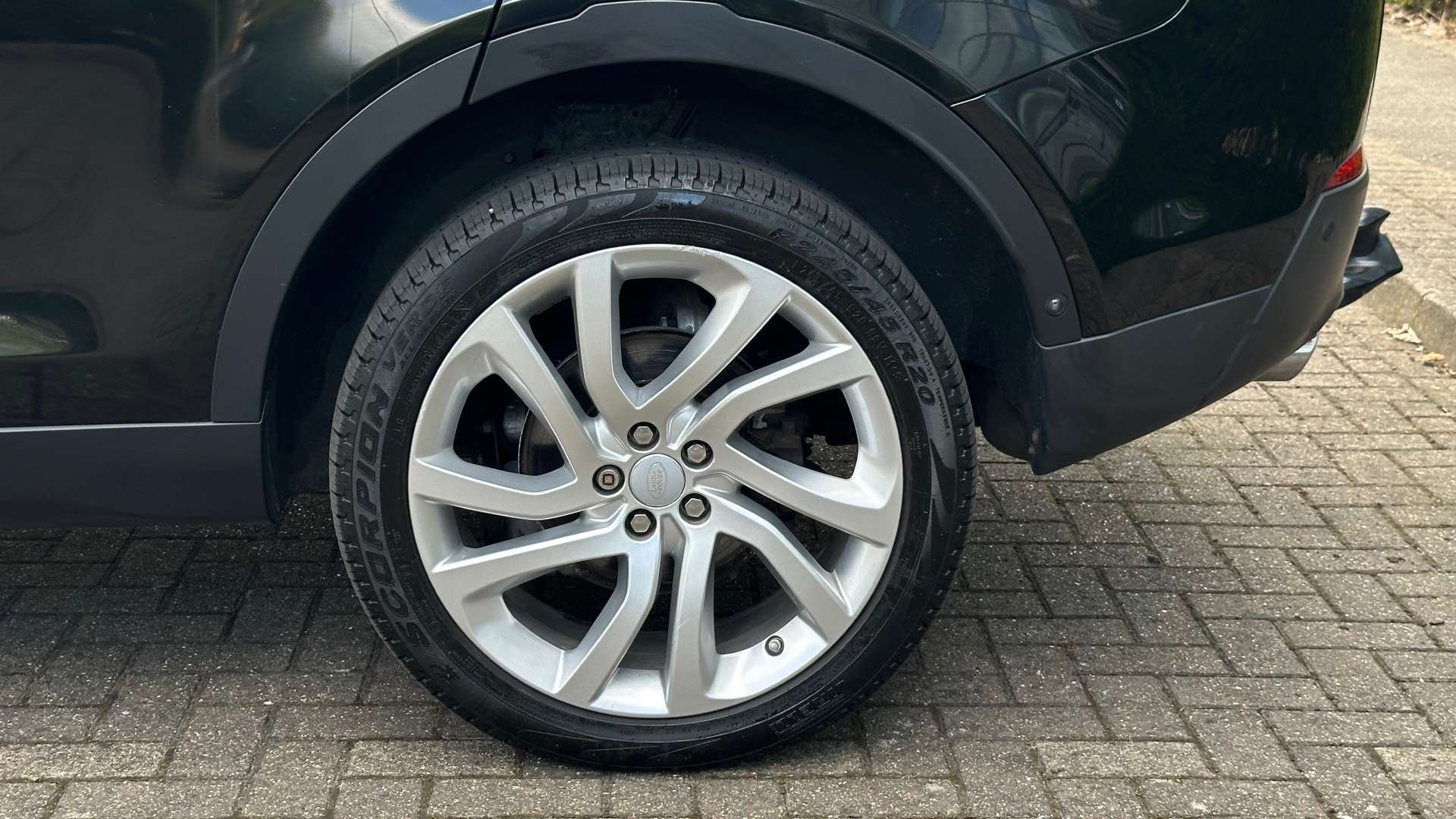 LAND ROVER DISCOVERY SPORT 2.0 Discovery Sport Luxury HSE TD4 Auto 4WD 5dr #4
