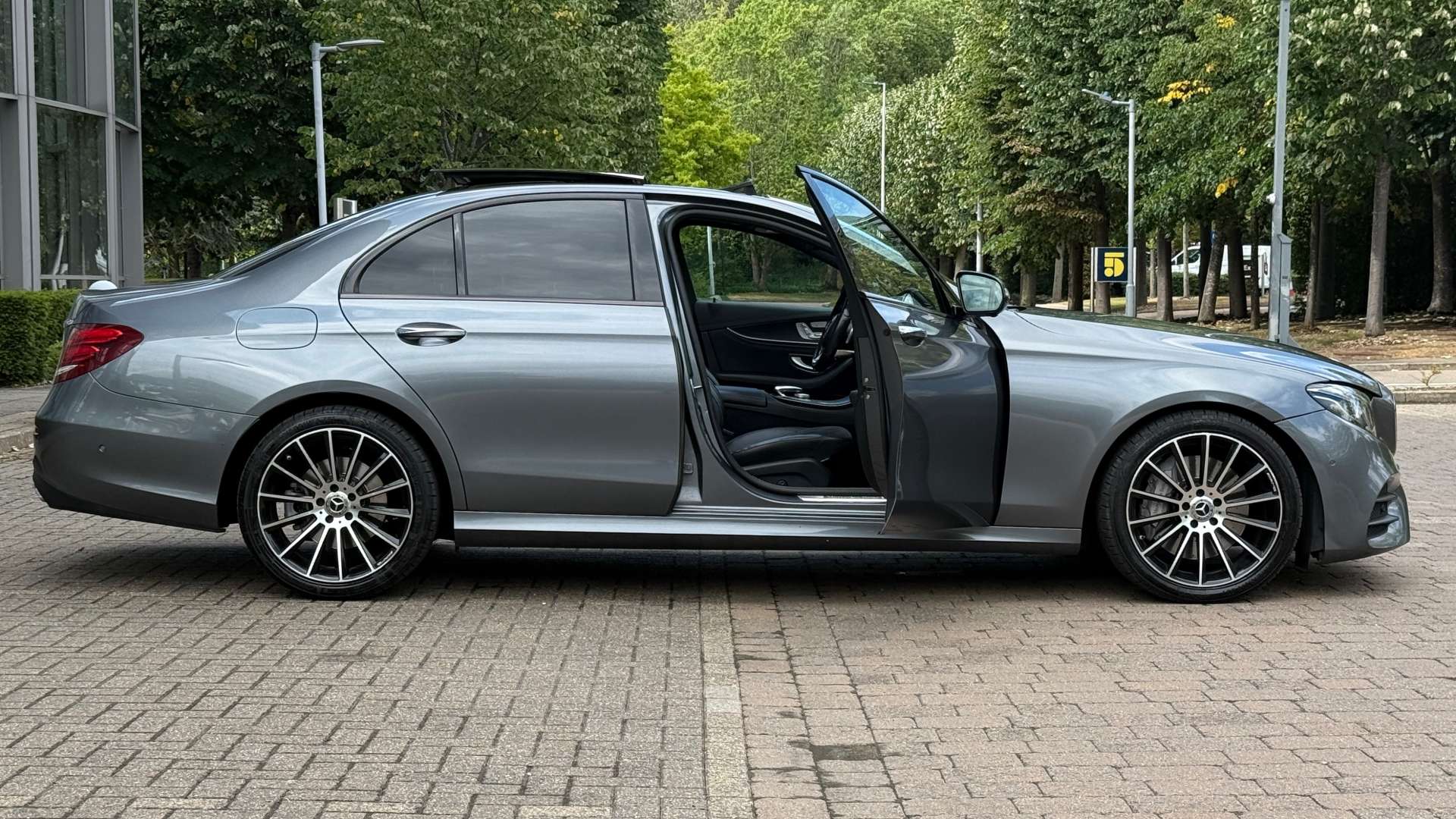 MERCEDES-BENZ E-CLASS 2.9 E 350 AMG Line Night Edition Premium+ D Auto 4dr #30