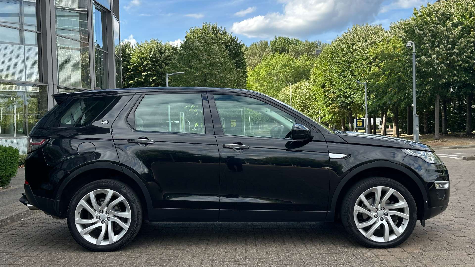 LAND ROVER DISCOVERY SPORT 2.0 Discovery Sport Luxury HSE TD4 Auto 4WD 5dr #14