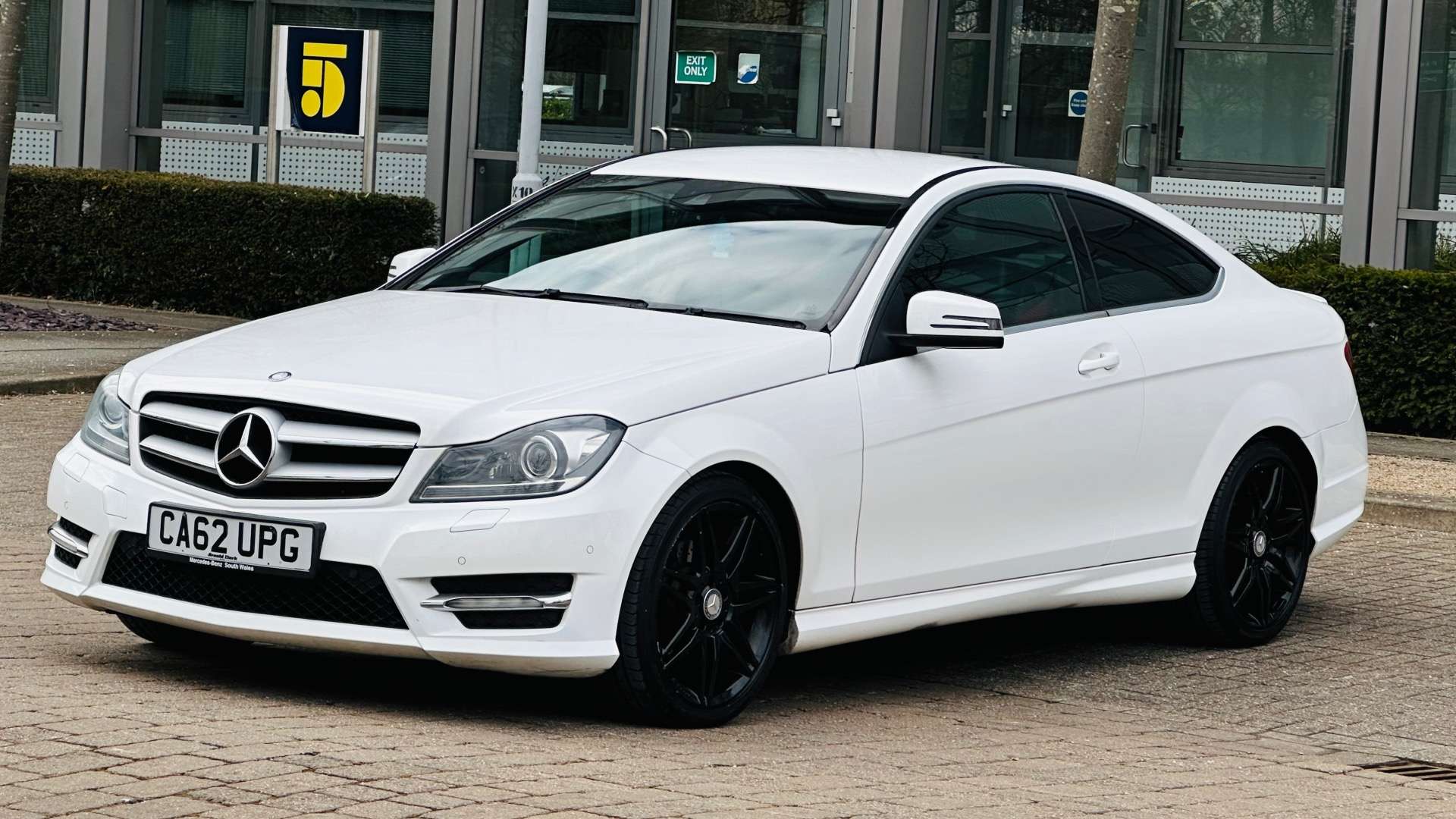 MERCEDES-BENZ C-CLASS 1.6 C180 AMG Sport+ BlueEfficiency Auto 2dr #4