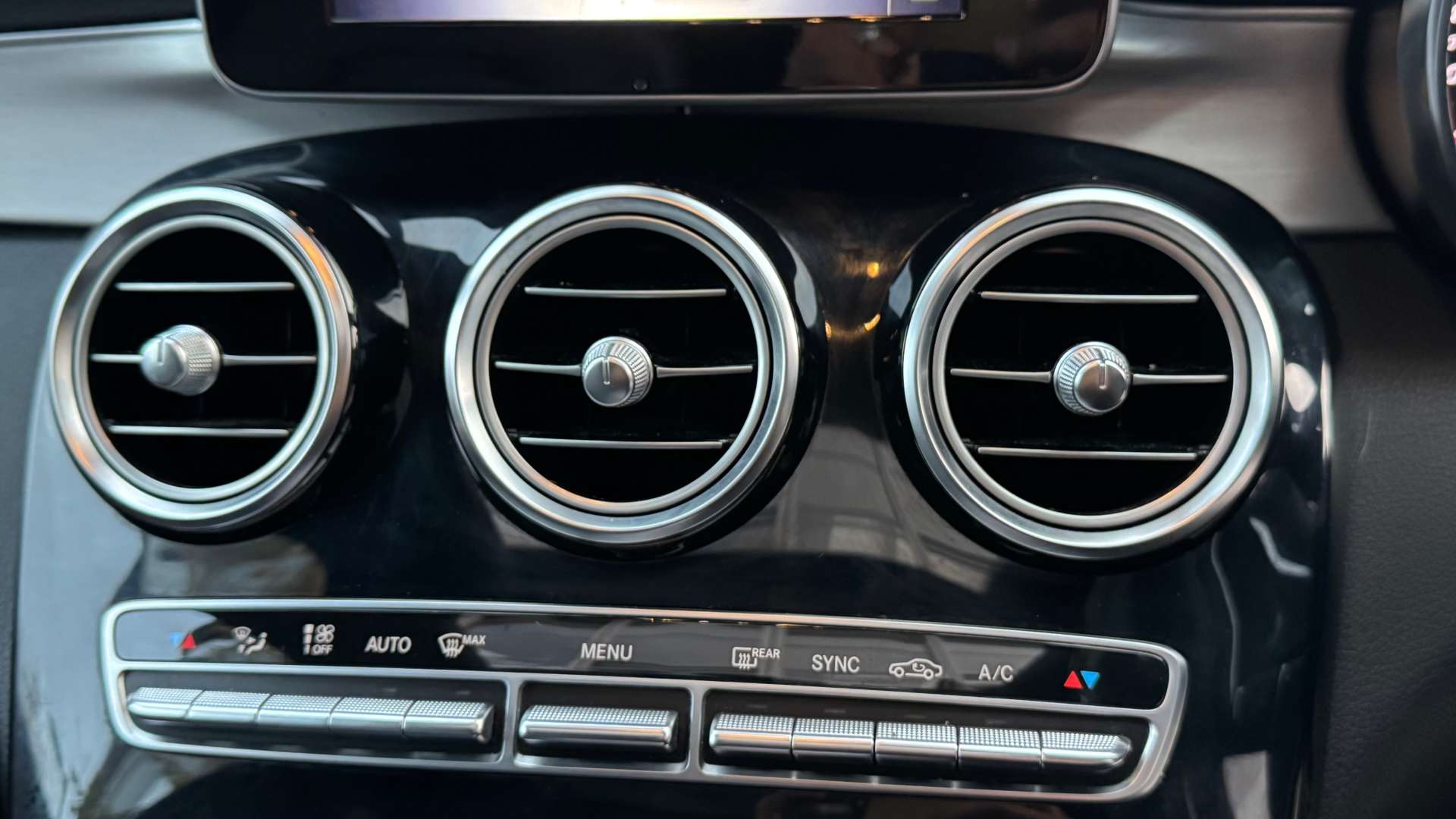 MERCEDES-BENZ GLC 2.1 GLC 220 D 4Matic AMG Line Premium Auto 4WD 5dr #37