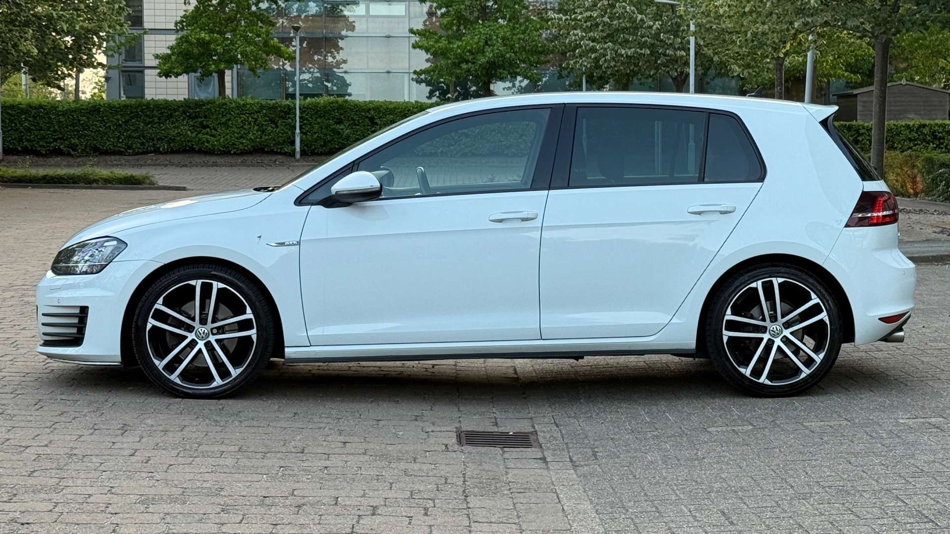 VOLKSWAGEN GOLF 2.0 Golf GTD Semi-Auto 5dr #3