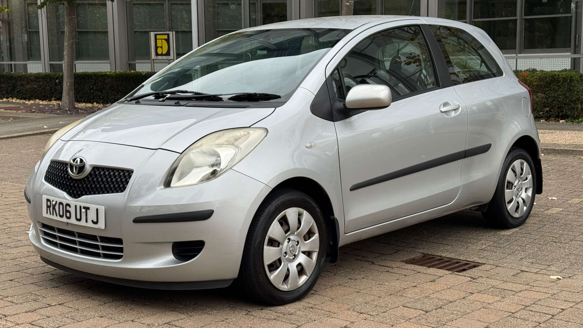 TOYOTA YARIS 1.0 Yaris T3 3dr #2