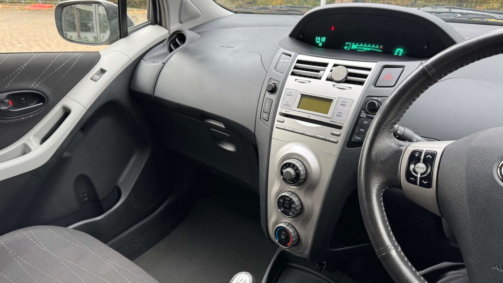 TOYOTA YARIS 1.0 Yaris T3 3dr #23