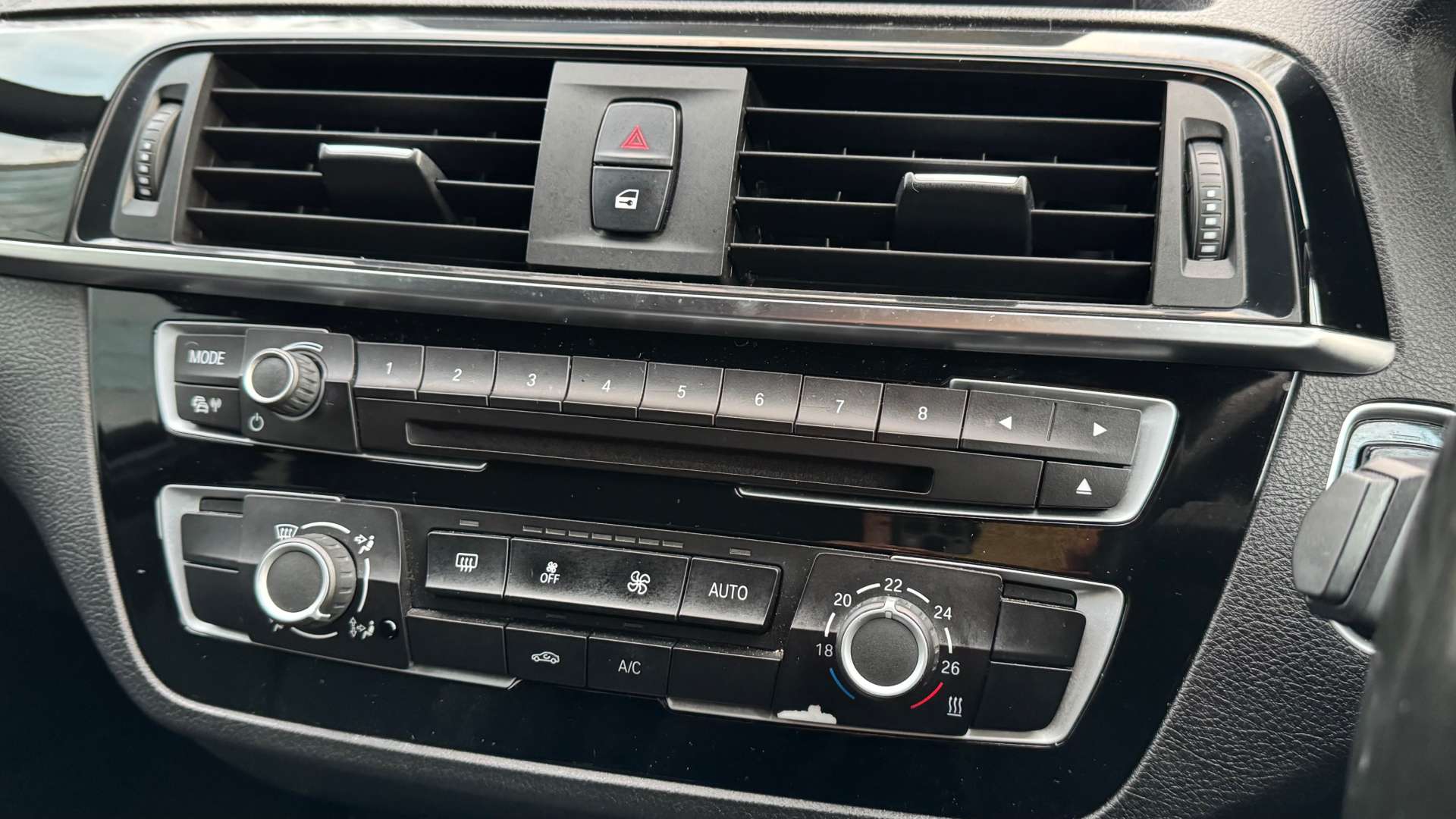 BMW 1 SERIES 2.0 118d M Sport Shadow Edition Auto 5dr #35