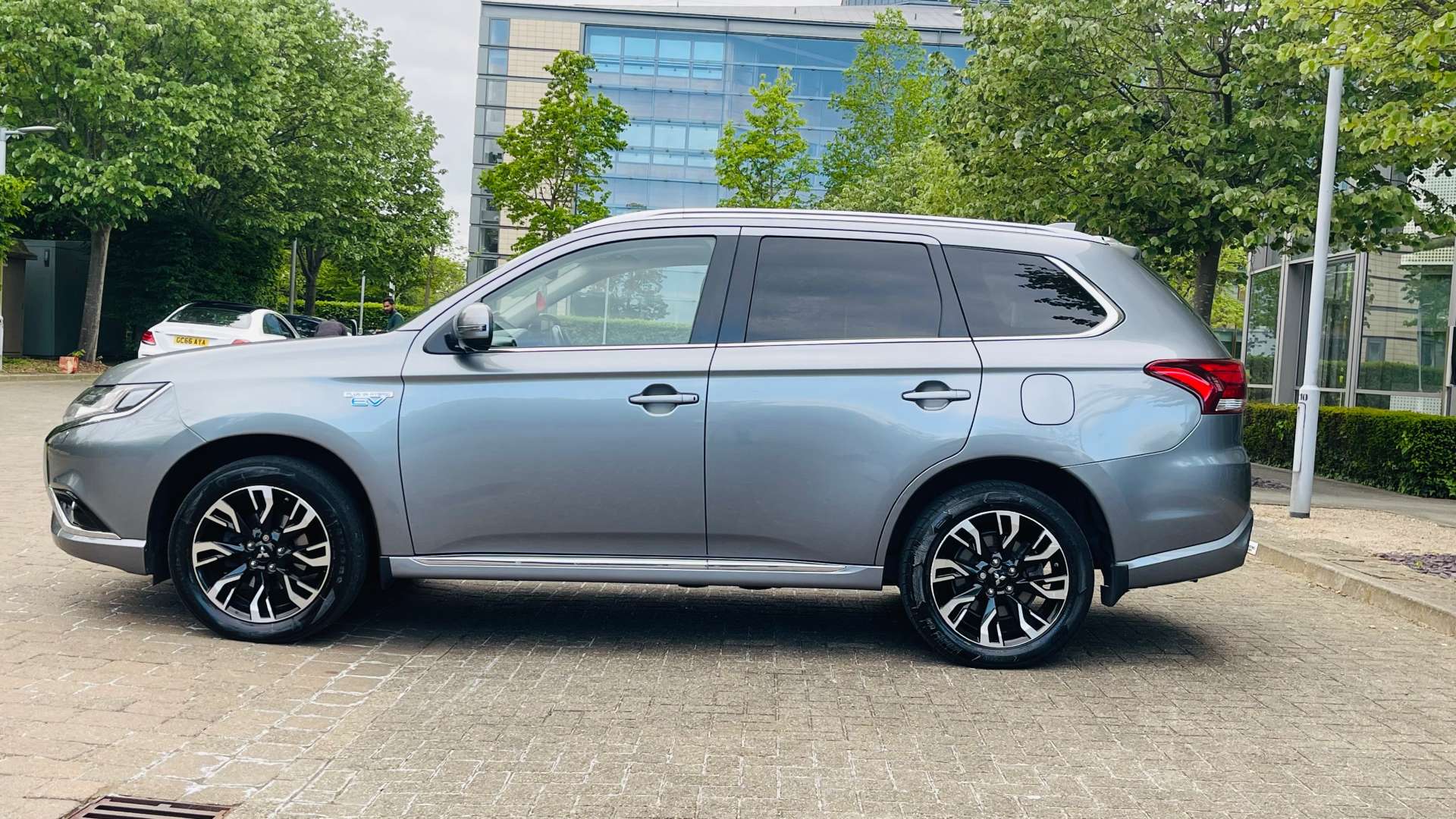 MITSUBISHI OUTLANDER 2.0 Outlander 4h PHEV CVT 4WD 5dr #24