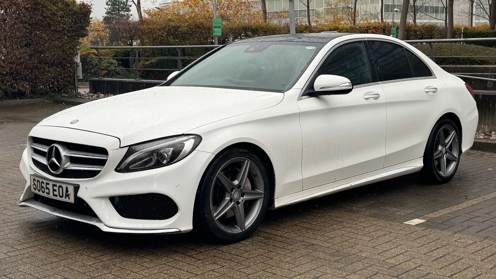 MERCEDES-BENZ C-CLASS 2.1 C220 AMG Line Premium+ Bluetec Auto 4dr #4