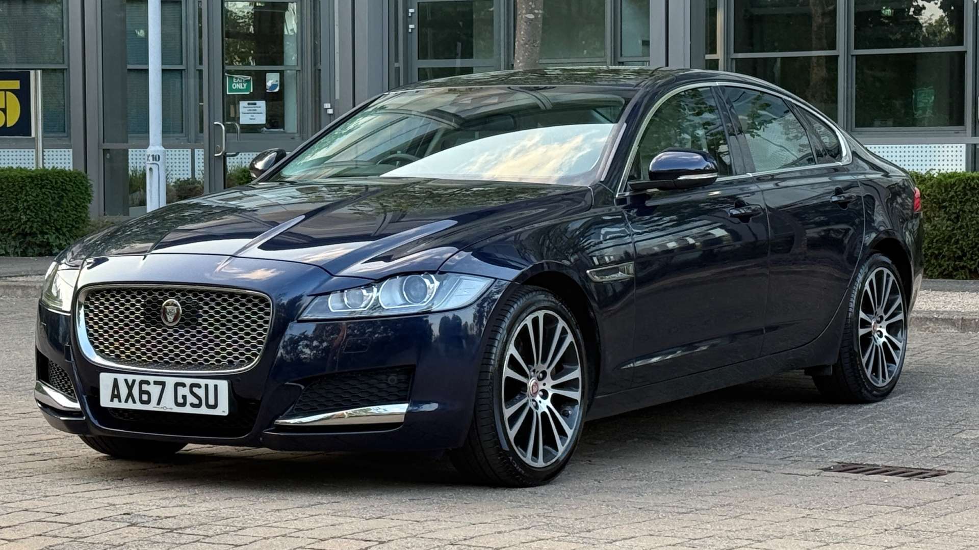 JAGUAR XF 2.0 XF Portfolio D AWD Auto 4WD 4dr #1