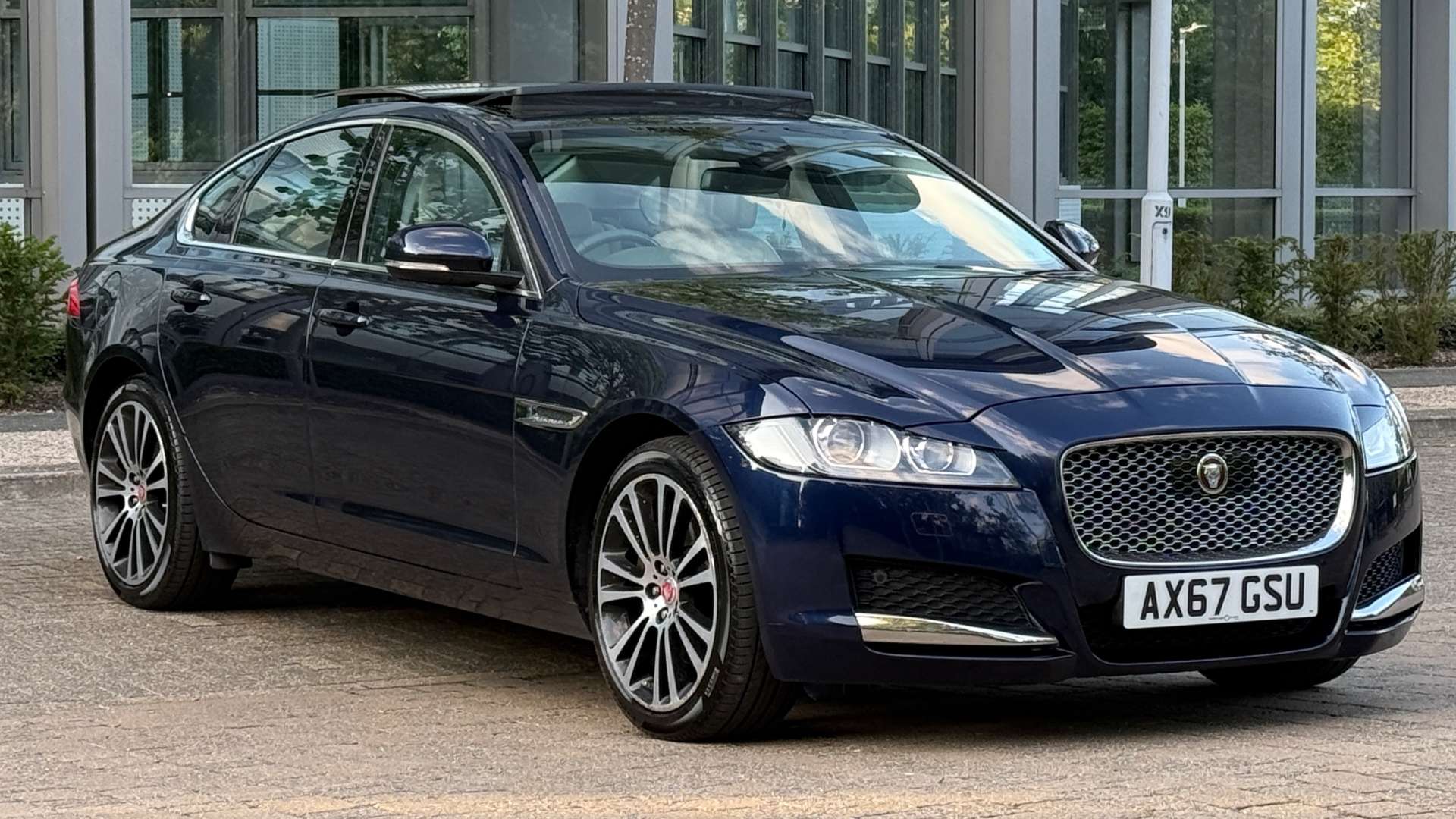 JAGUAR XF 2.0 XF Portfolio D AWD Auto 4WD 4dr #2