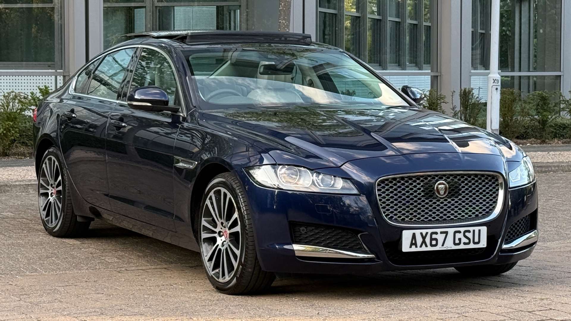 JAGUAR XF 2.0 XF Portfolio D AWD Auto 4WD 4dr #3