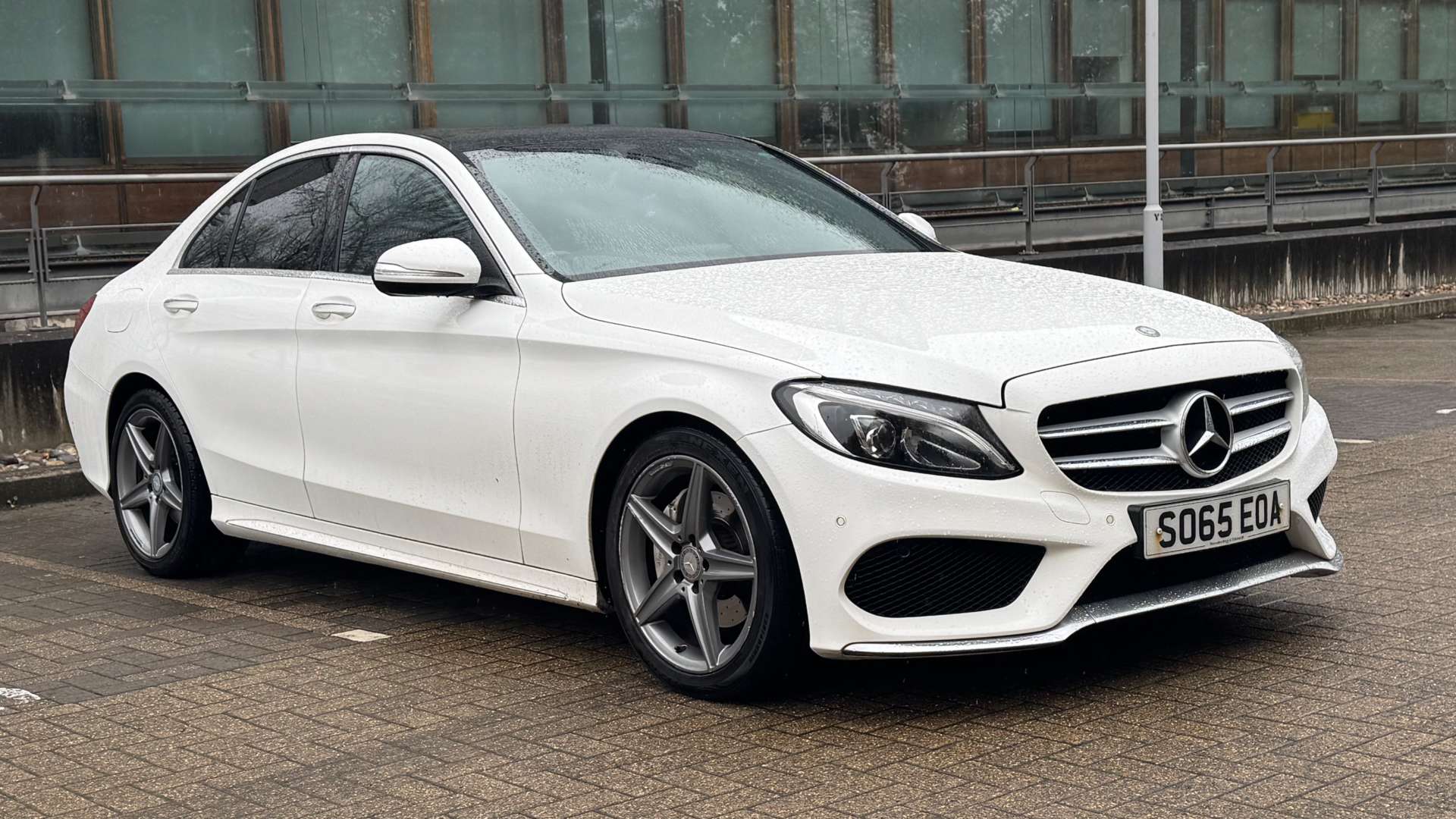 MERCEDES-BENZ C-CLASS 2.1 C220 AMG Line Premium+ Bluetec Auto 4dr #16