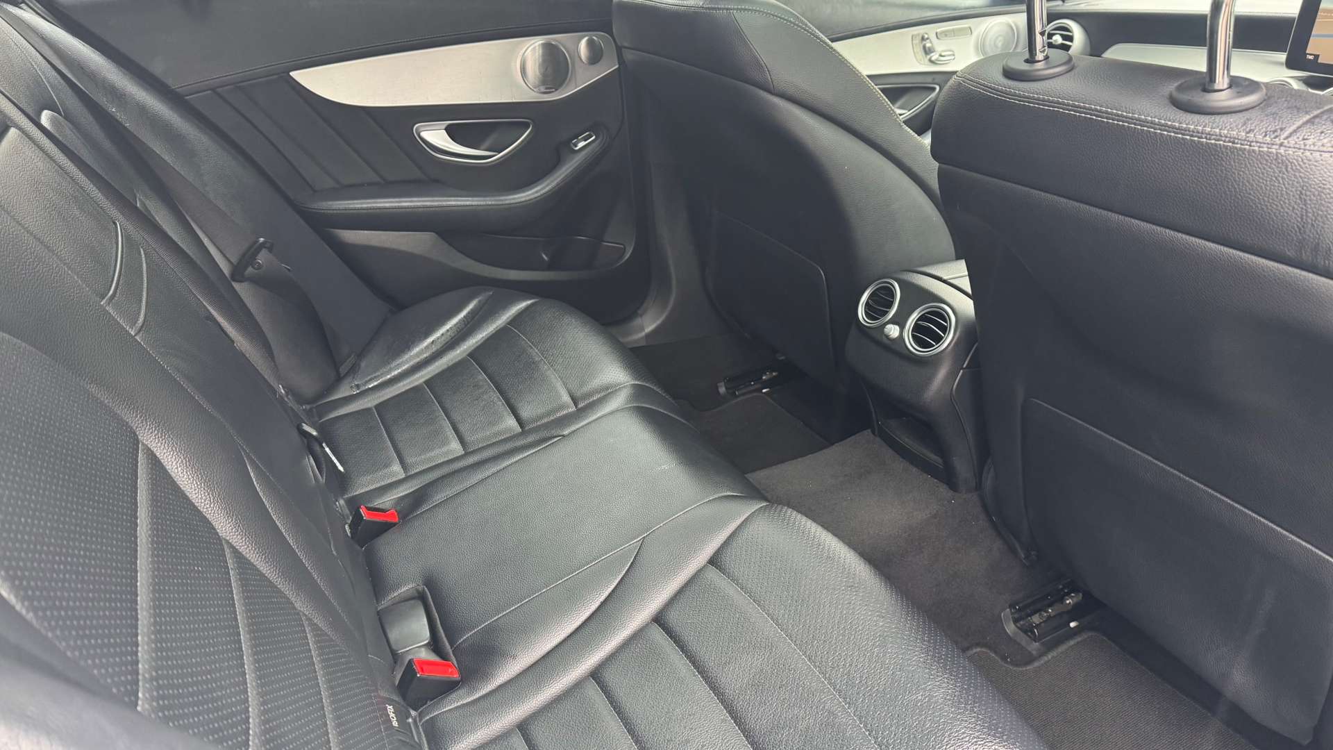 MERCEDES-BENZ C-CLASS 2.1 C220 AMG Line Premium+ Bluetec Auto 4dr #18