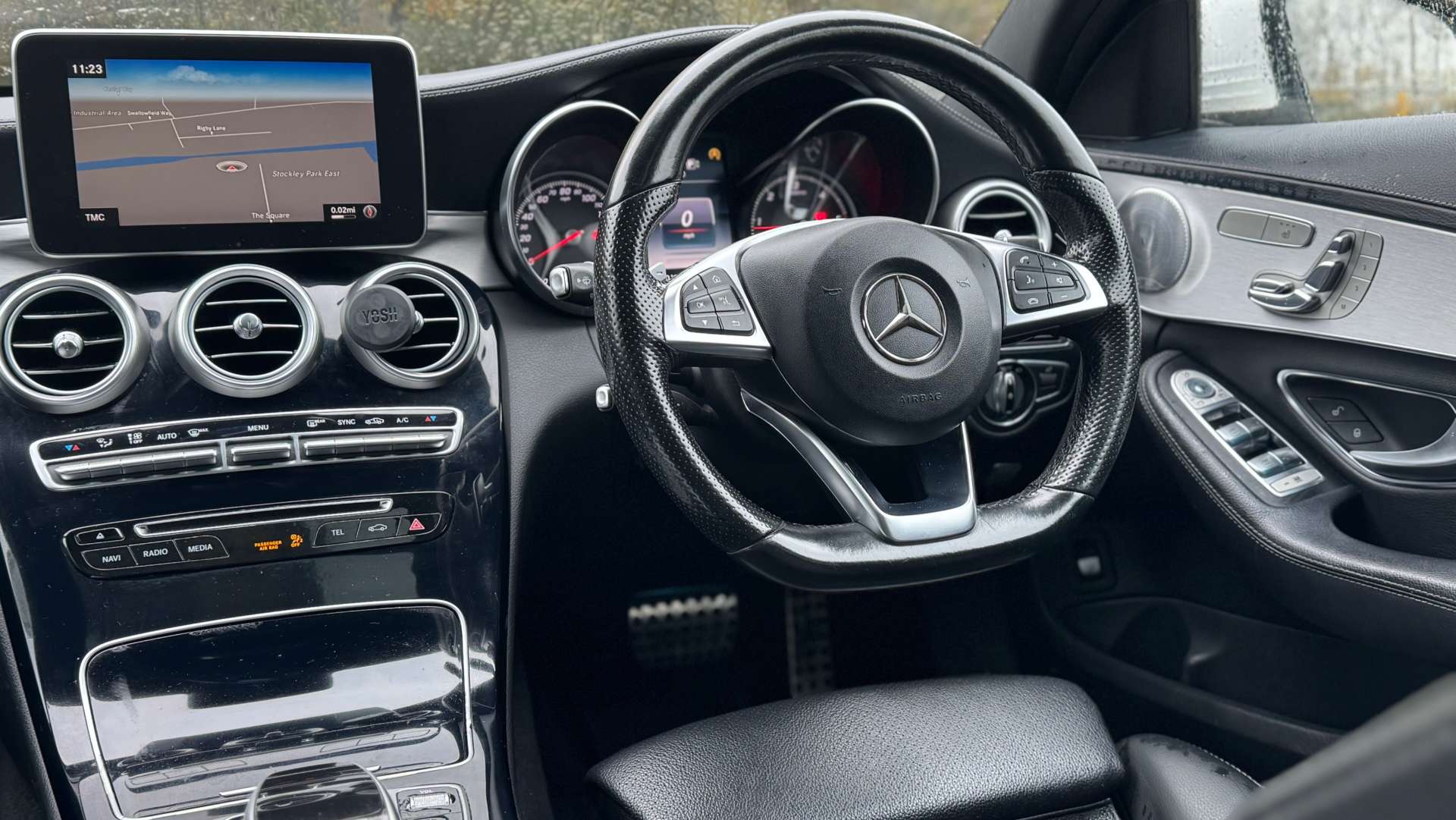 MERCEDES-BENZ C-CLASS 2.1 C220 AMG Line Premium+ Bluetec Auto 4dr #19