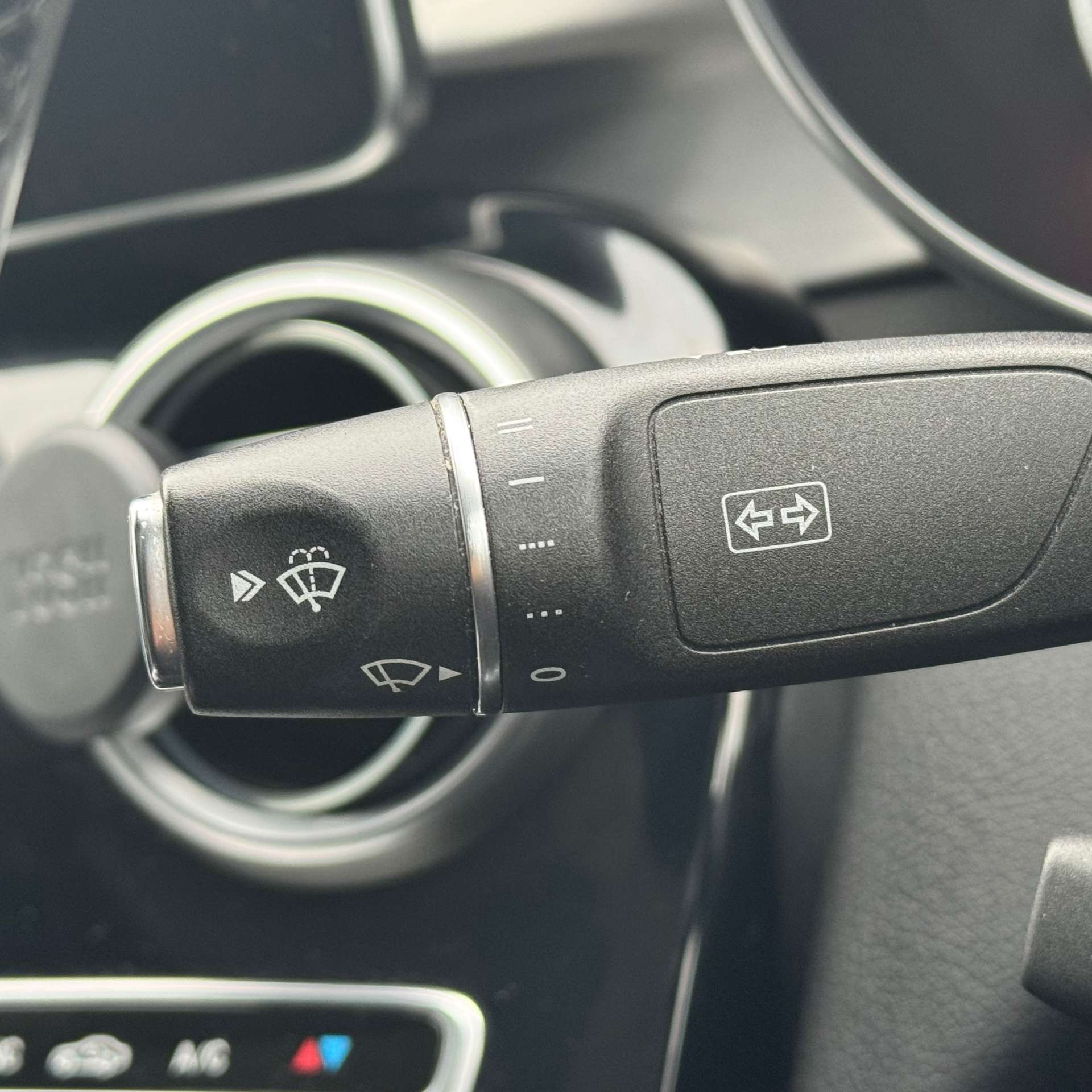 MERCEDES-BENZ C-CLASS 2.1 C220 AMG Line Premium+ Bluetec Auto 4dr #20