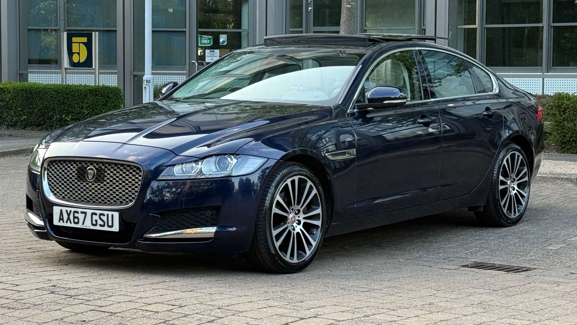 JAGUAR XF 2.0 XF Portfolio D AWD Auto 4WD 4dr #9