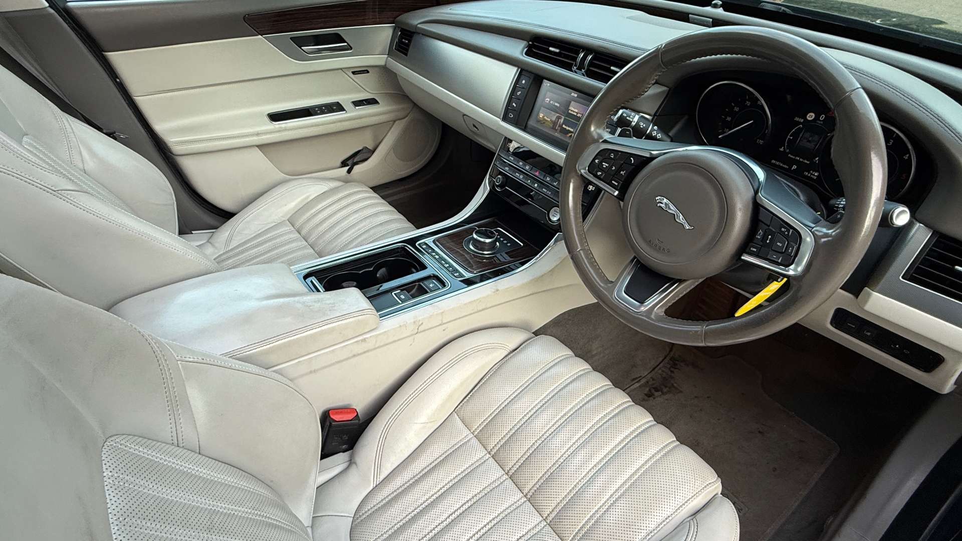 JAGUAR XF 2.0 XF Portfolio D AWD Auto 4WD 4dr #12
