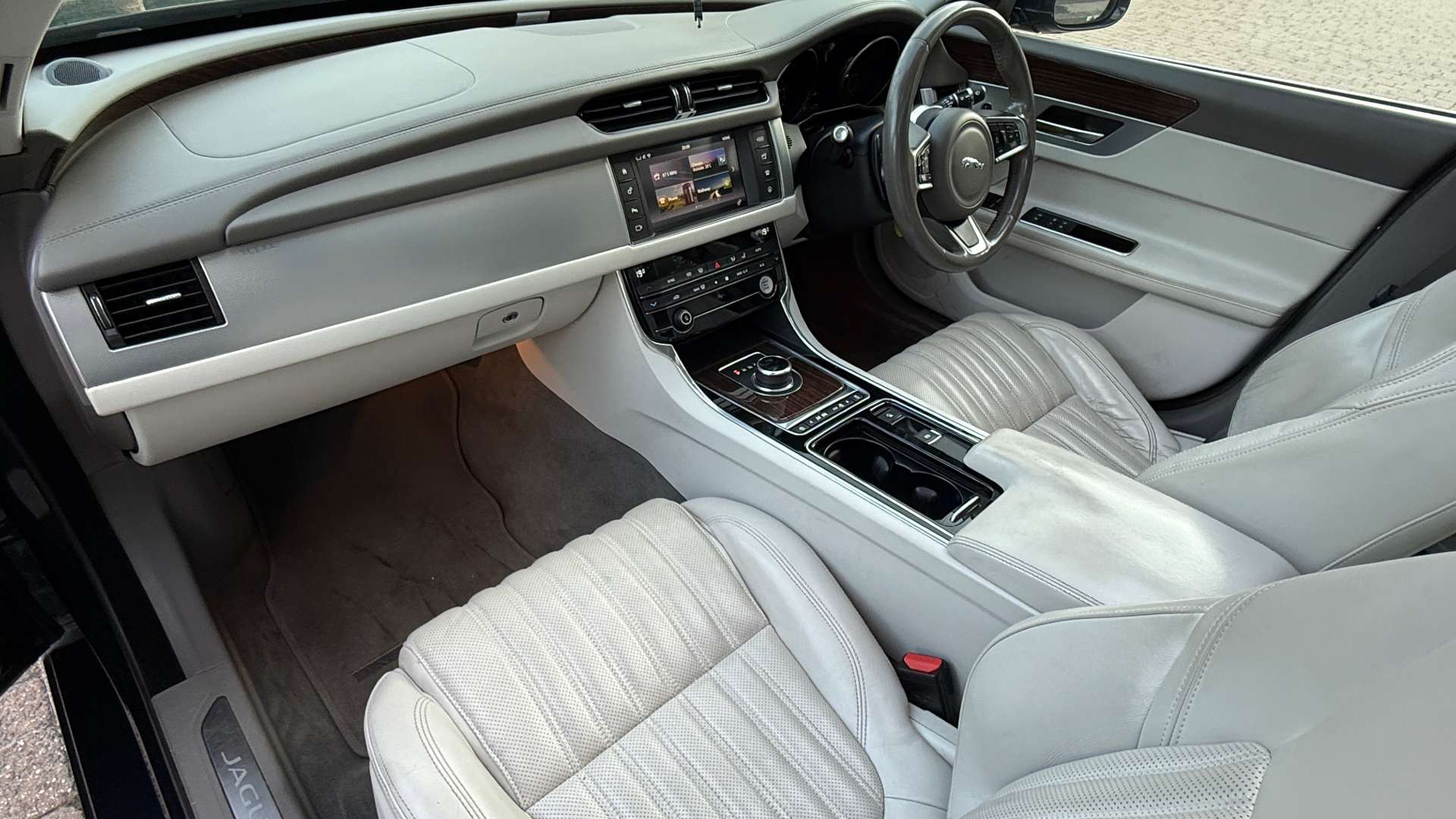JAGUAR XF 2.0 XF Portfolio D AWD Auto 4WD 4dr #14