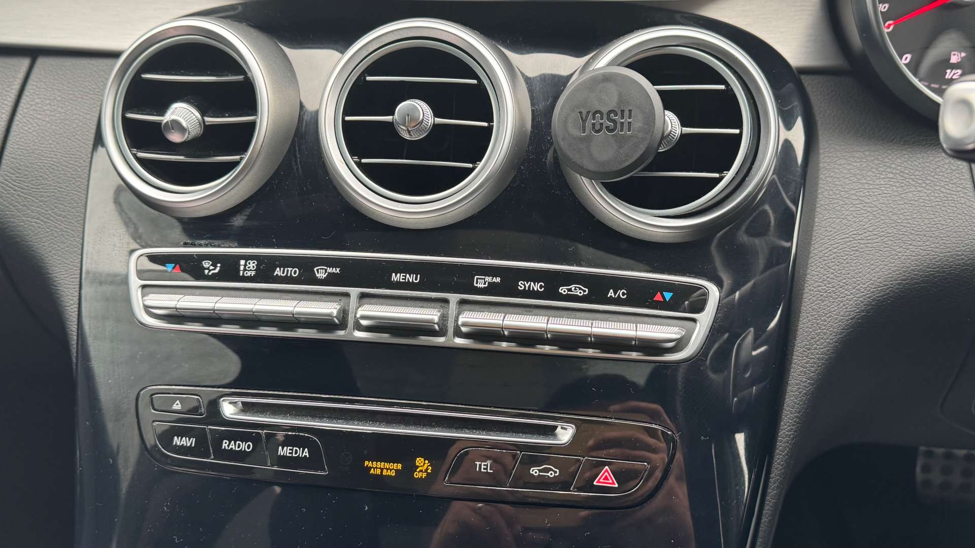 MERCEDES-BENZ C-CLASS 2.1 C220 AMG Line Premium+ Bluetec Auto 4dr #26