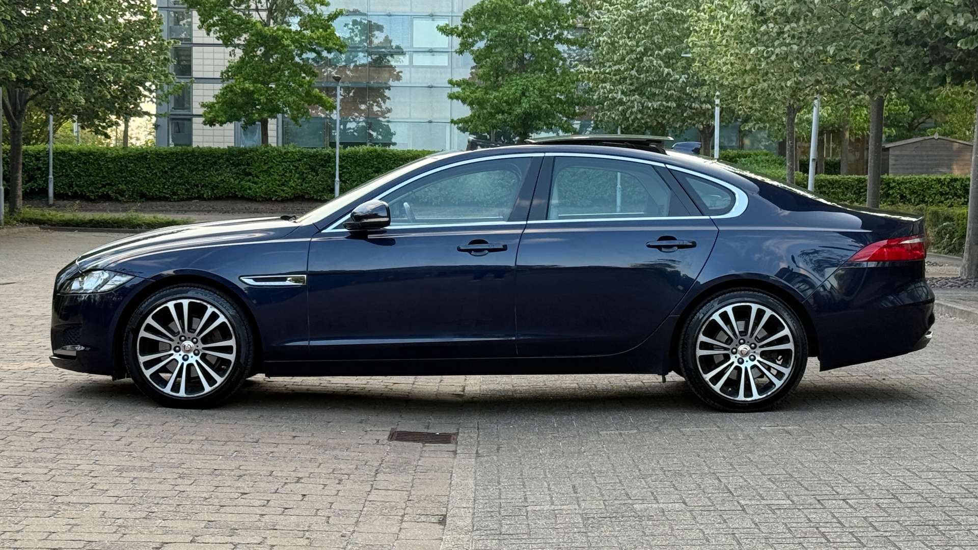 JAGUAR XF 2.0 XF Portfolio D AWD Auto 4WD 4dr #17
