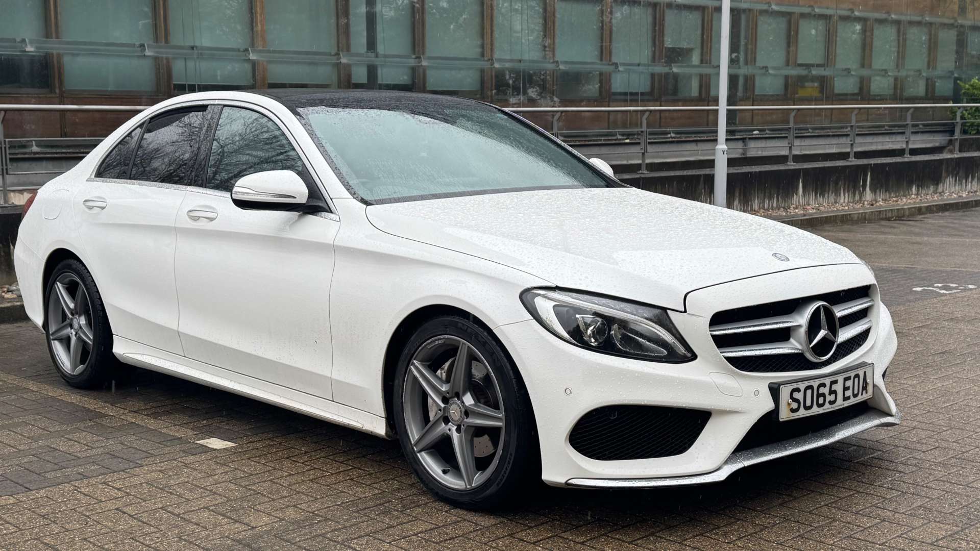 MERCEDES-BENZ C-CLASS 2.1 C220 AMG Line Premium+ Bluetec Auto 4dr #32