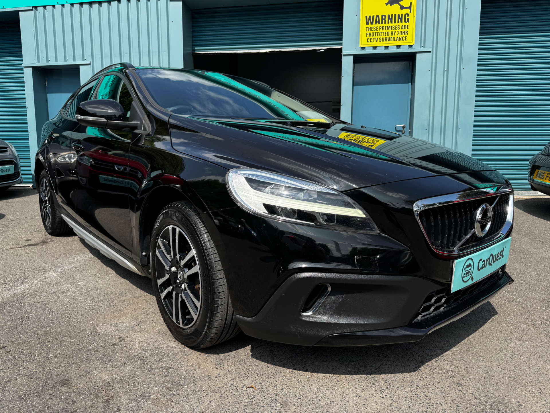 VOLVO V40 2.0 V40 Cross Country Nav+ D2 5dr #1
