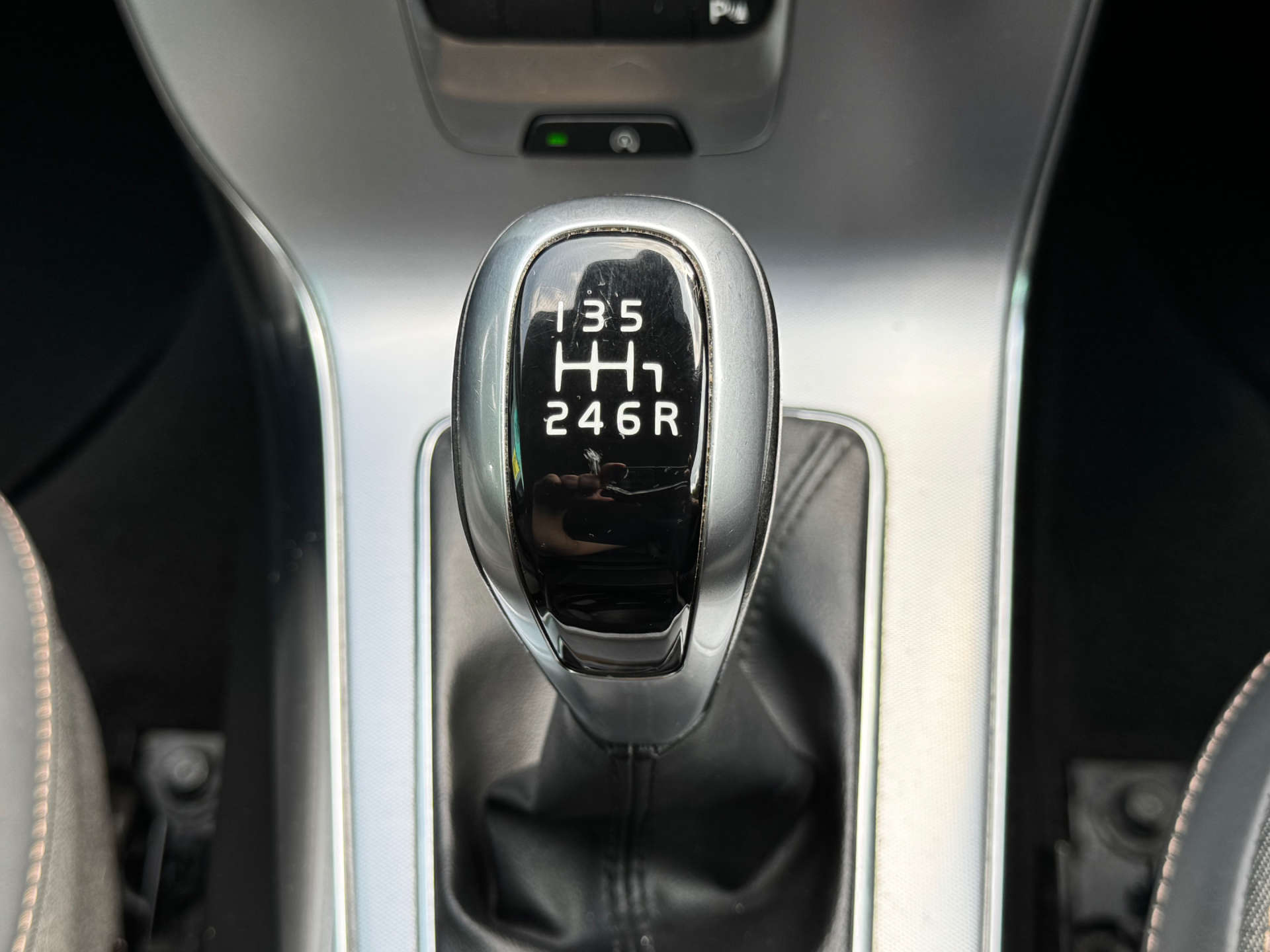 VOLVO V40 2.0 V40 Cross Country Nav+ D2 5dr #15