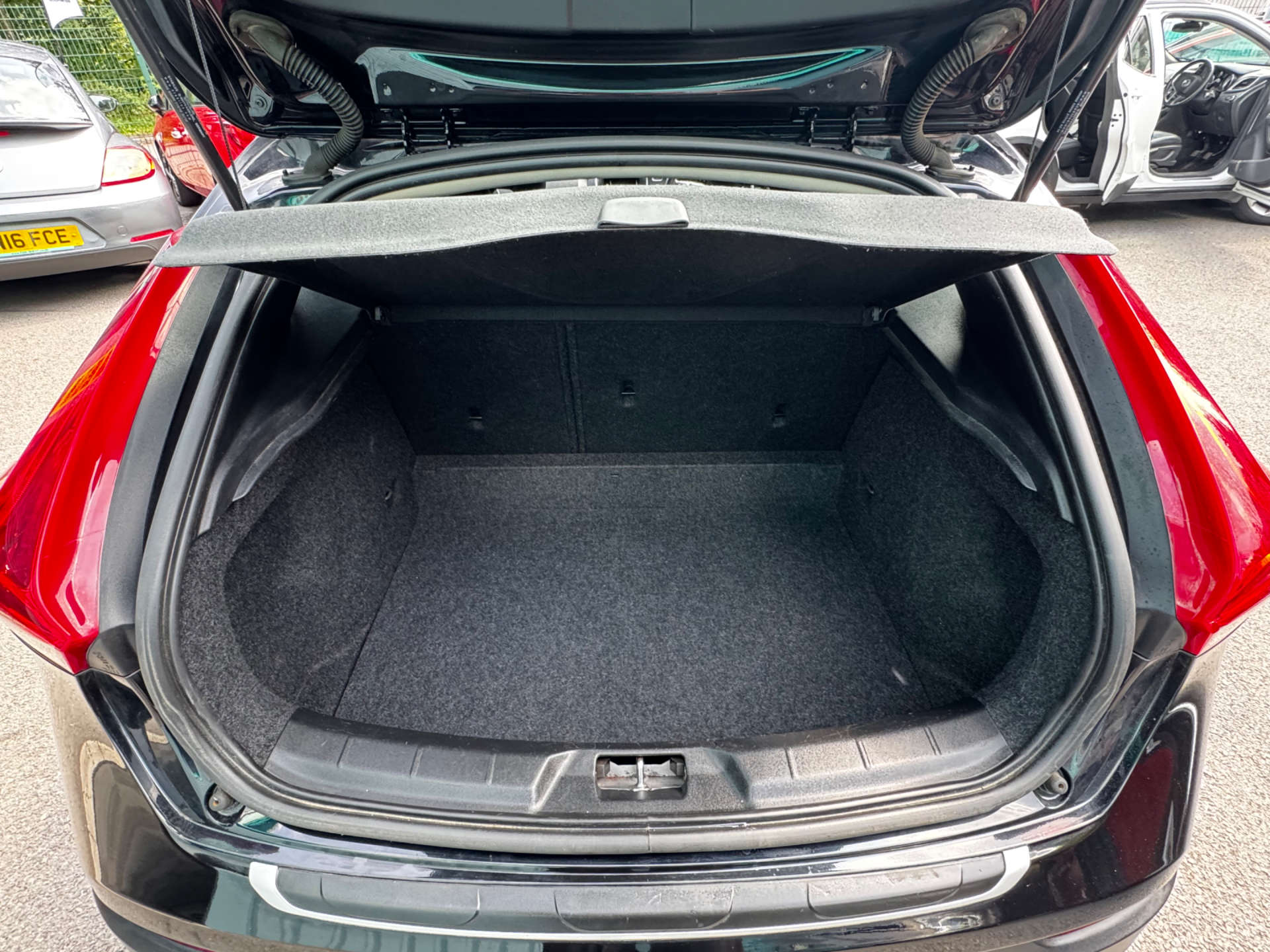 VOLVO V40 2.0 V40 Cross Country Nav+ D2 5dr #18