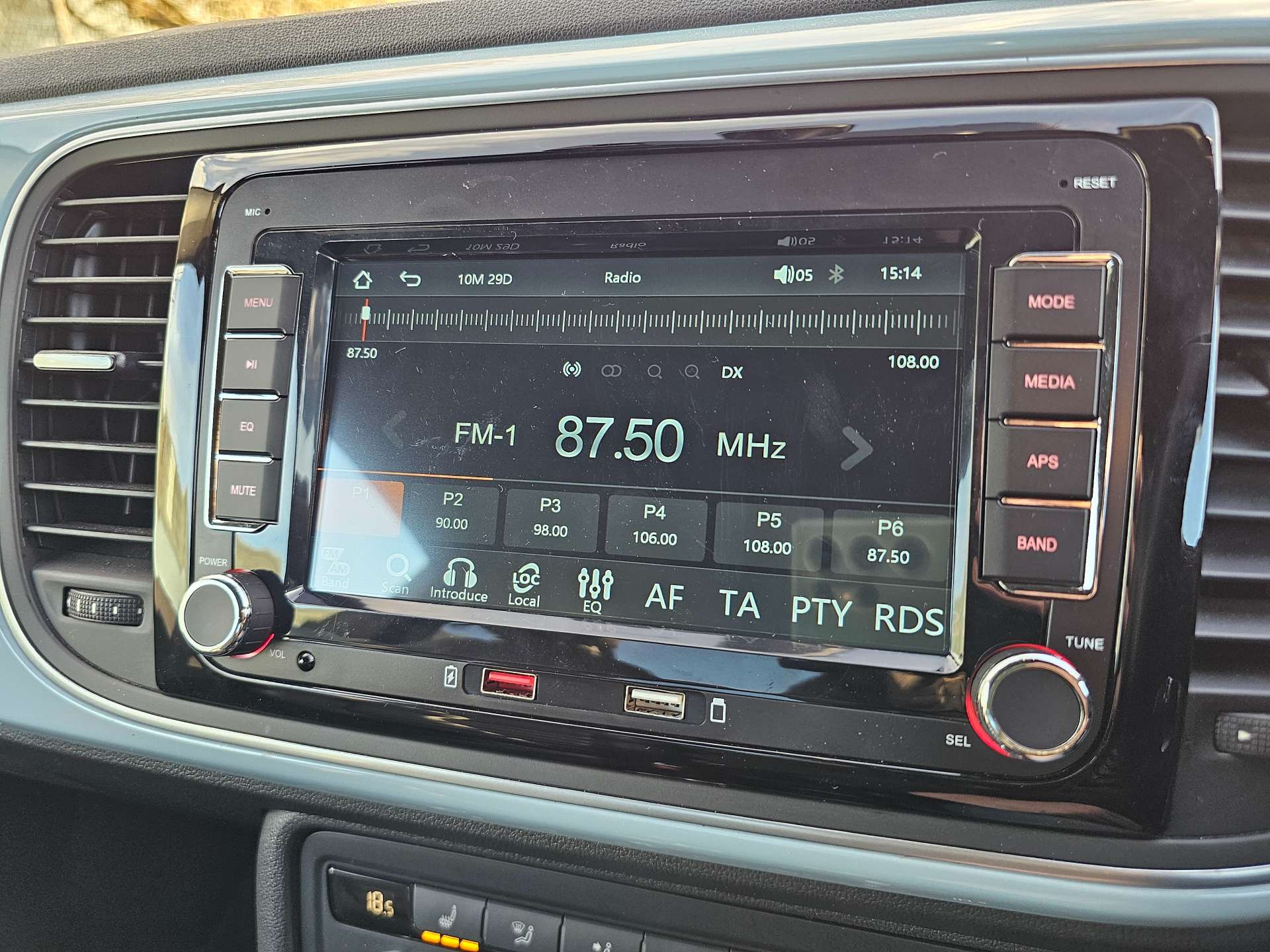 VOLKSWAGEN BEETLE 1.2 TSI Design Hatchback 3dr Petrol DSG Euro 5 (105 ps) #12