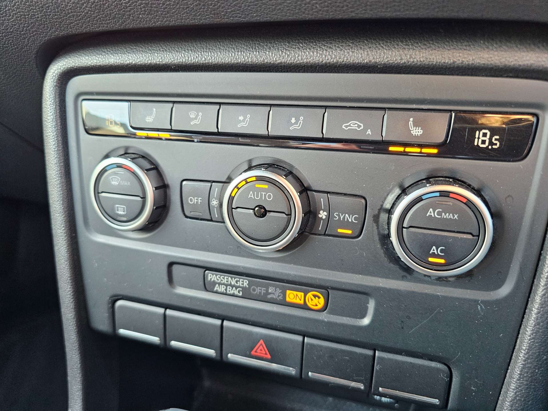 VOLKSWAGEN BEETLE 1.2 TSI Design Hatchback 3dr Petrol DSG Euro 5 (105 ps) #14